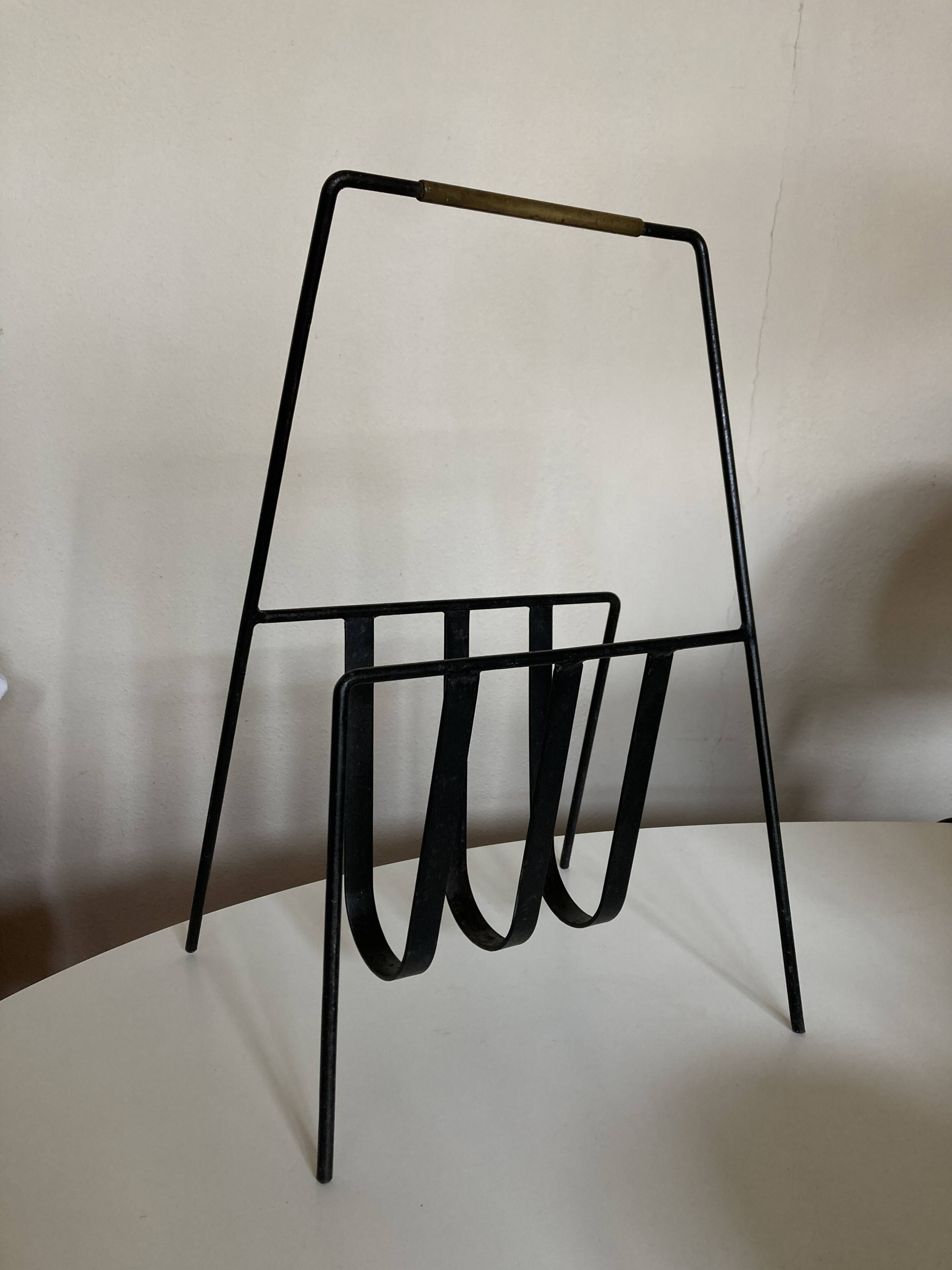 Modernist magazine rack French work 1950 in iron and brass