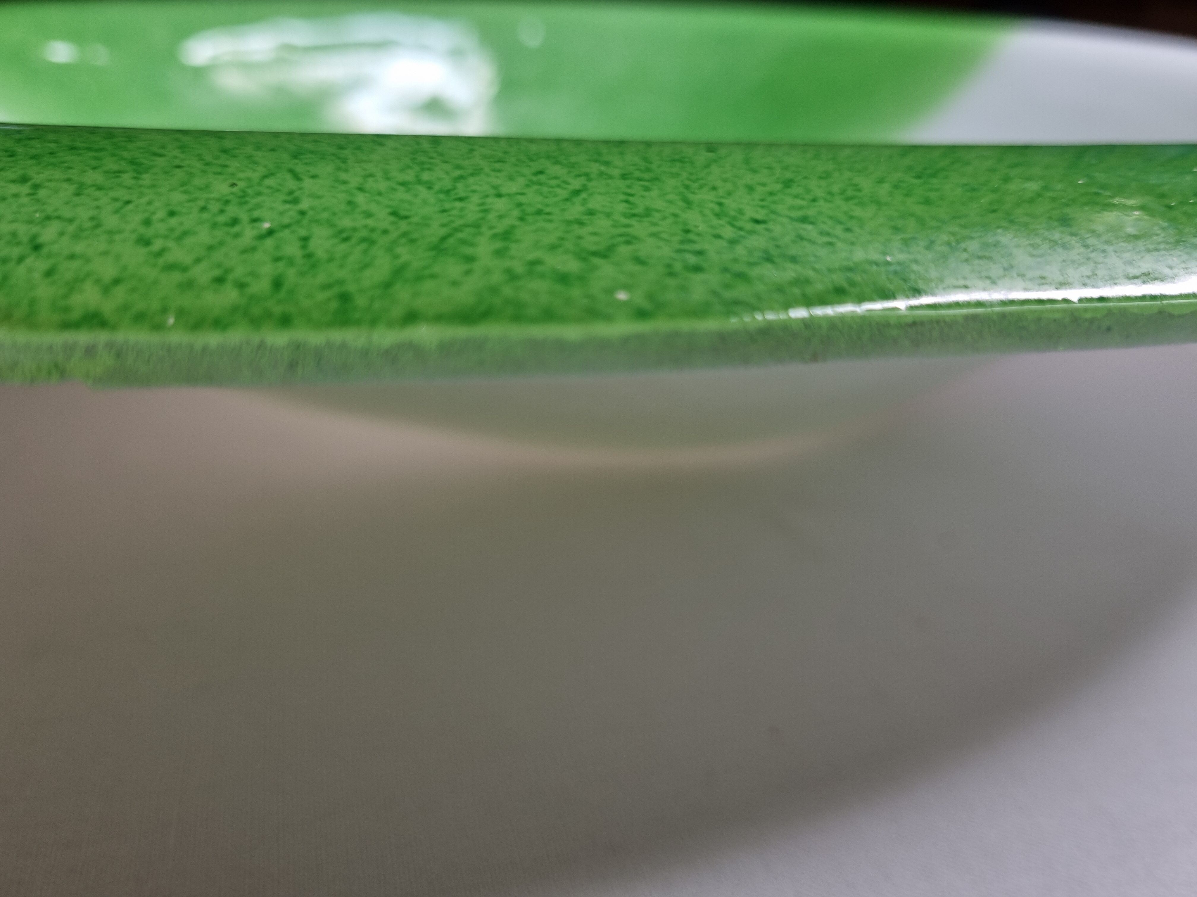 Plat décoratif ovale en pâte de verre, vert prairie et blanc, 45 cm