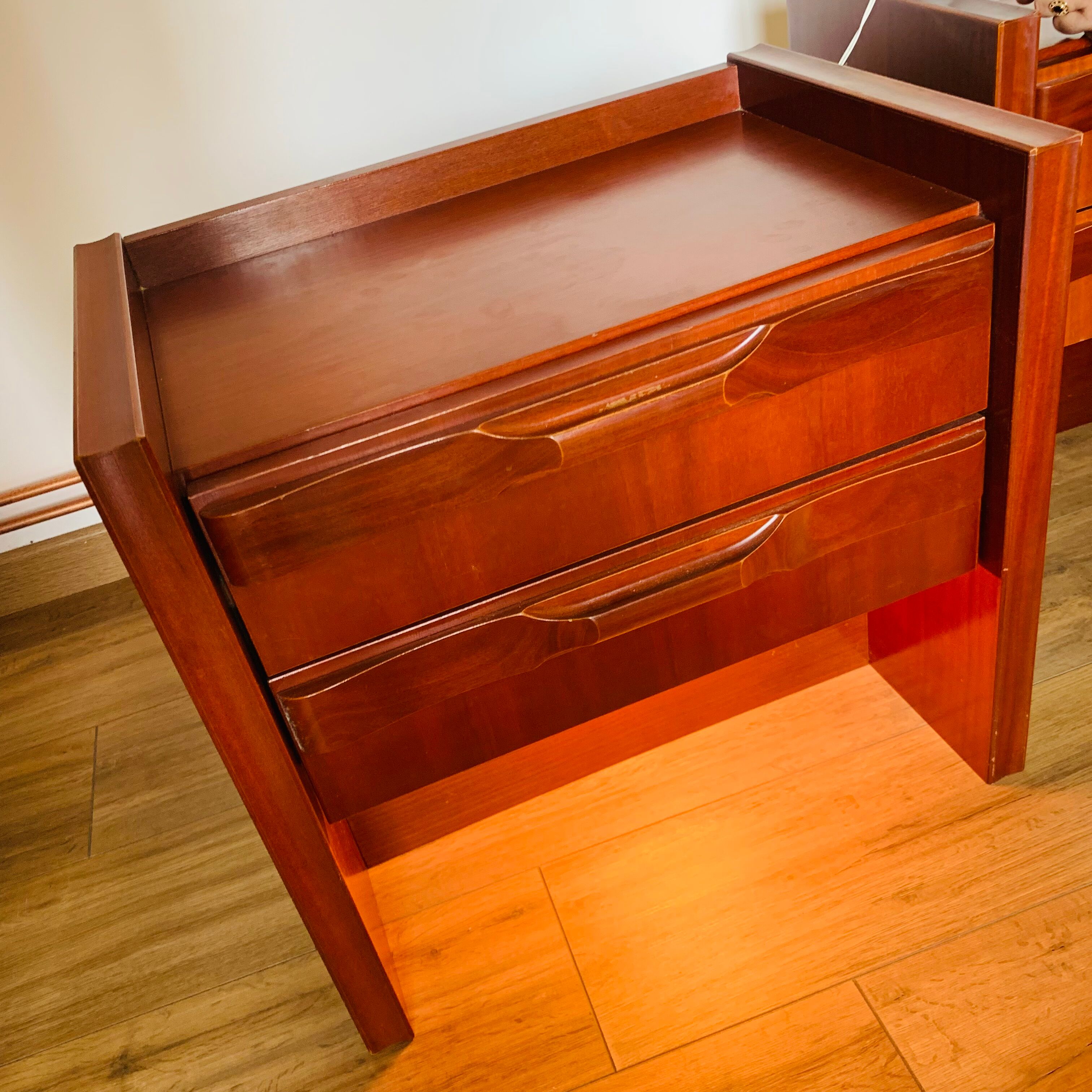 Pair of bedside tables with light - Meubles Gautier