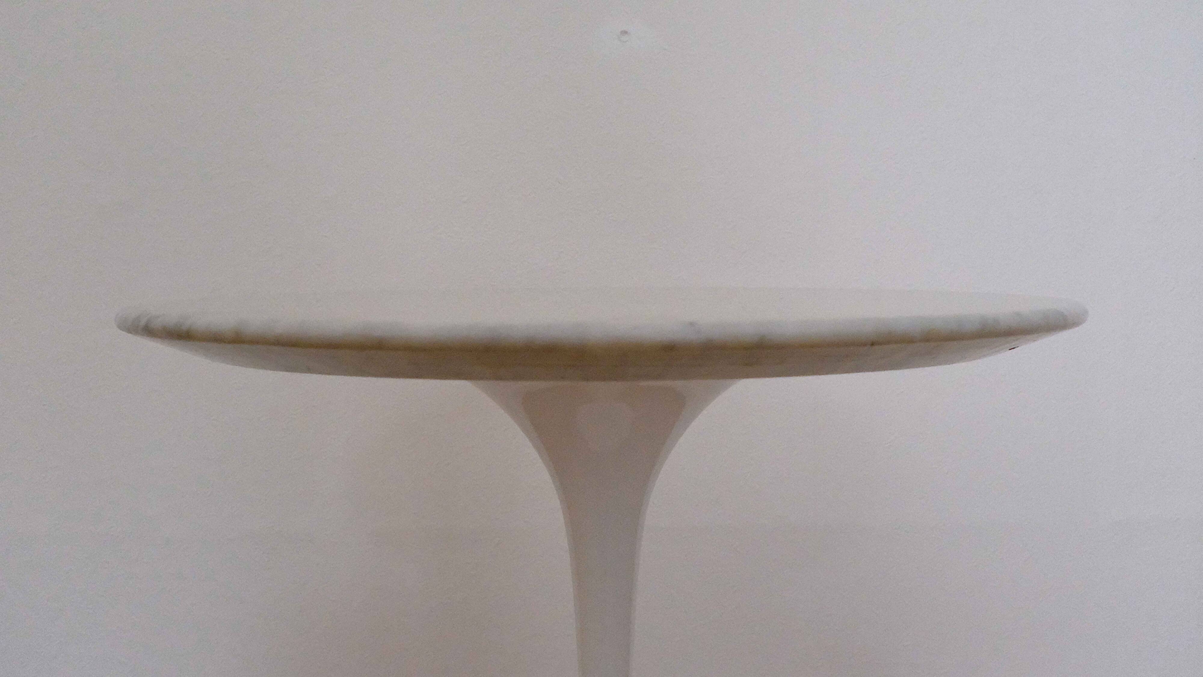 Marble pedestal table by Eero Saarinen for Knoll 1970