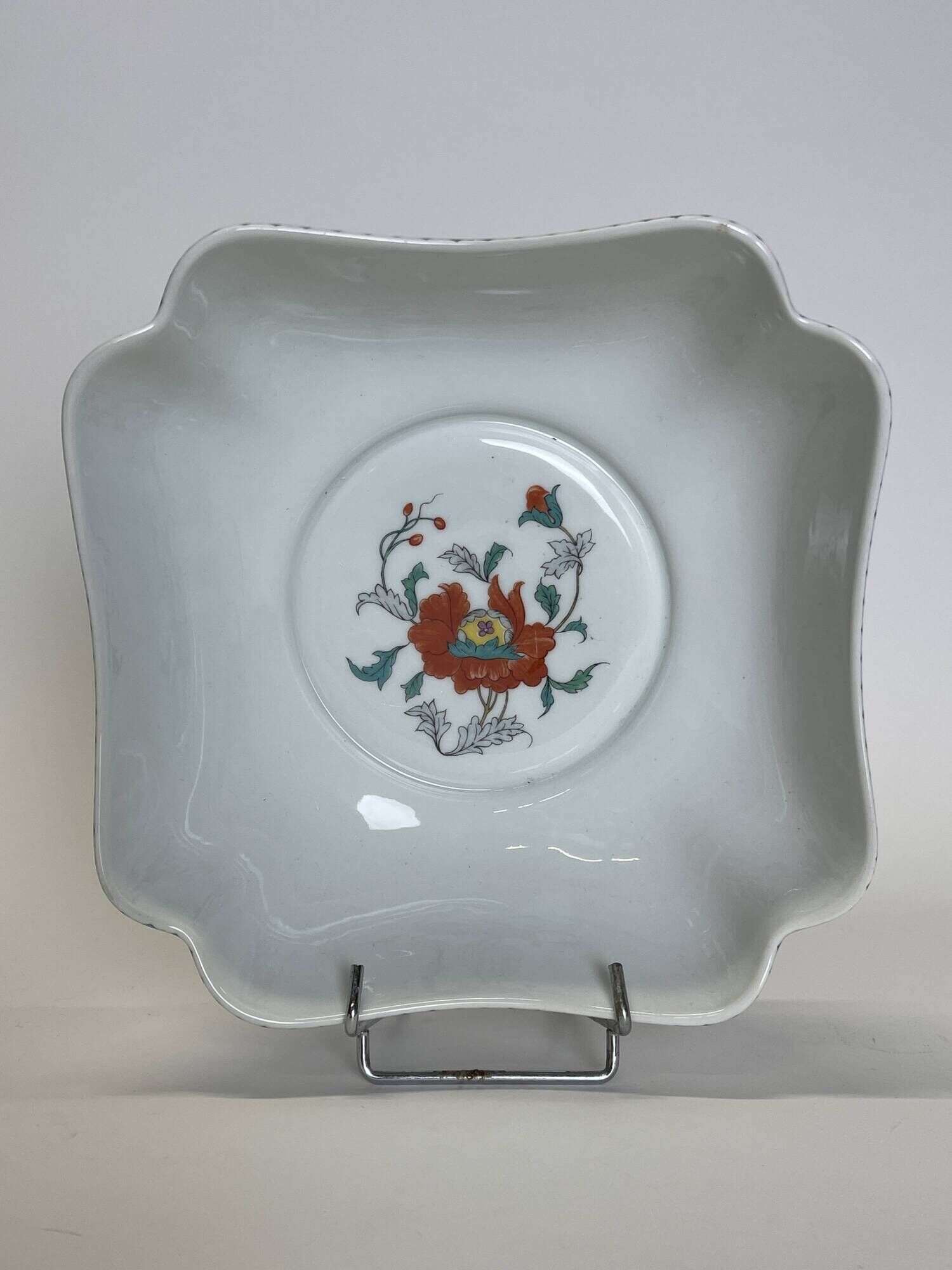 Set of 3 porcelain dishes from Paris, Poppy decoration model.