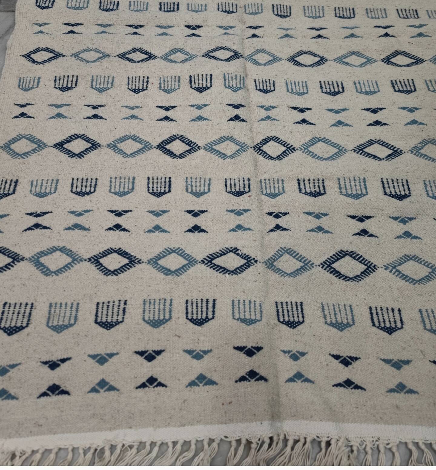 Handmade white and blue rug made of natural wool