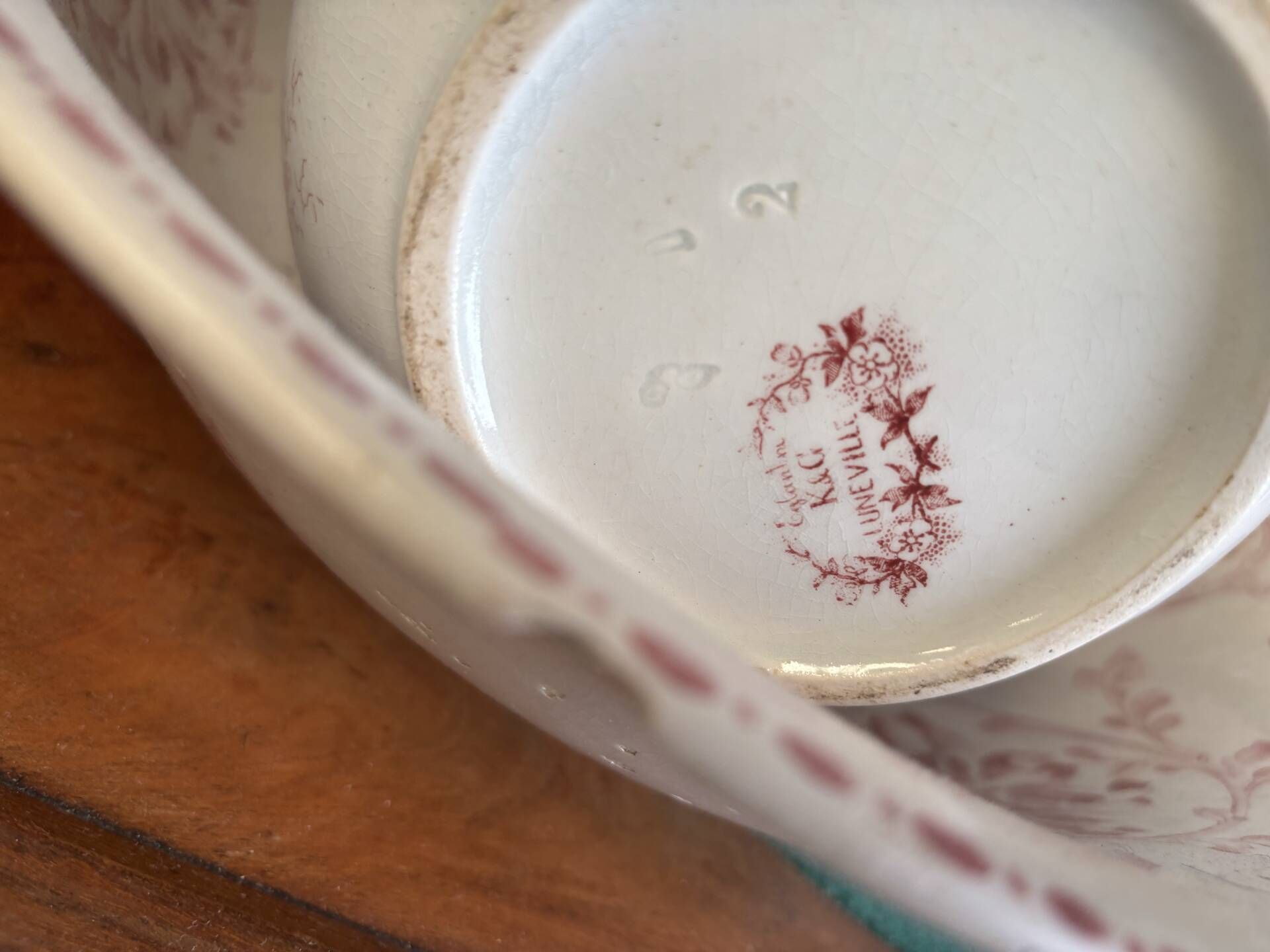 Bathroom basin and bowl set, early 20th century.