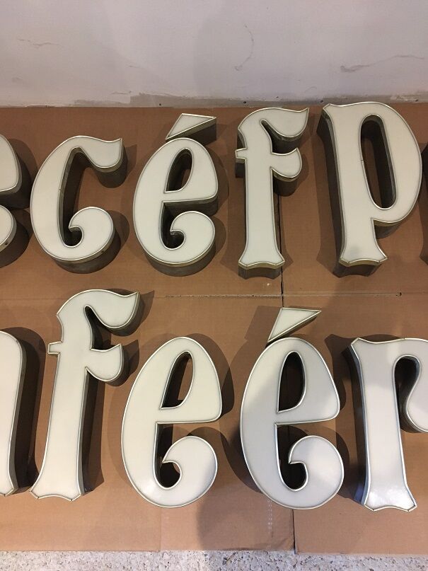 Lot of 18 aluminum sign letters