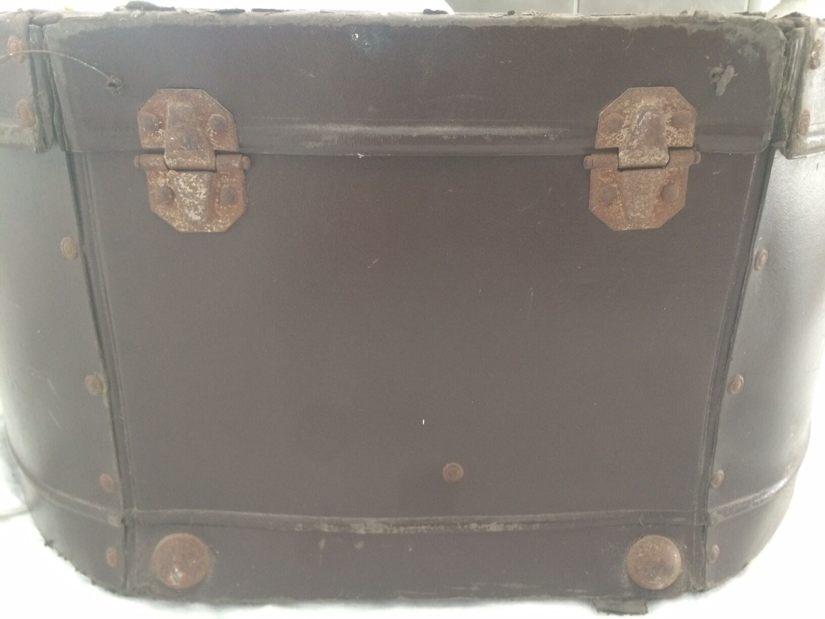 Suitcase time hat box