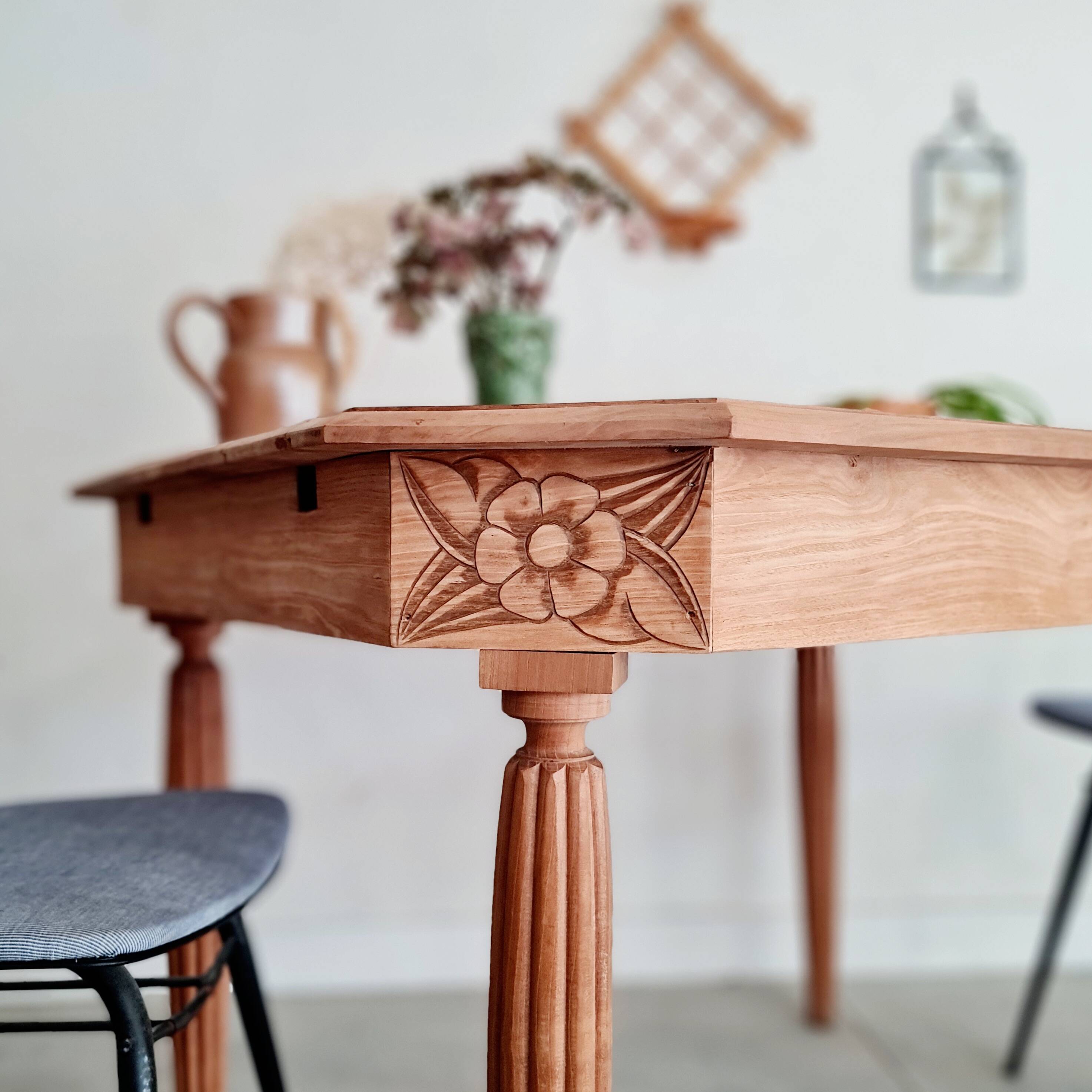 Art deco table - sanded raw wood - flower patterns