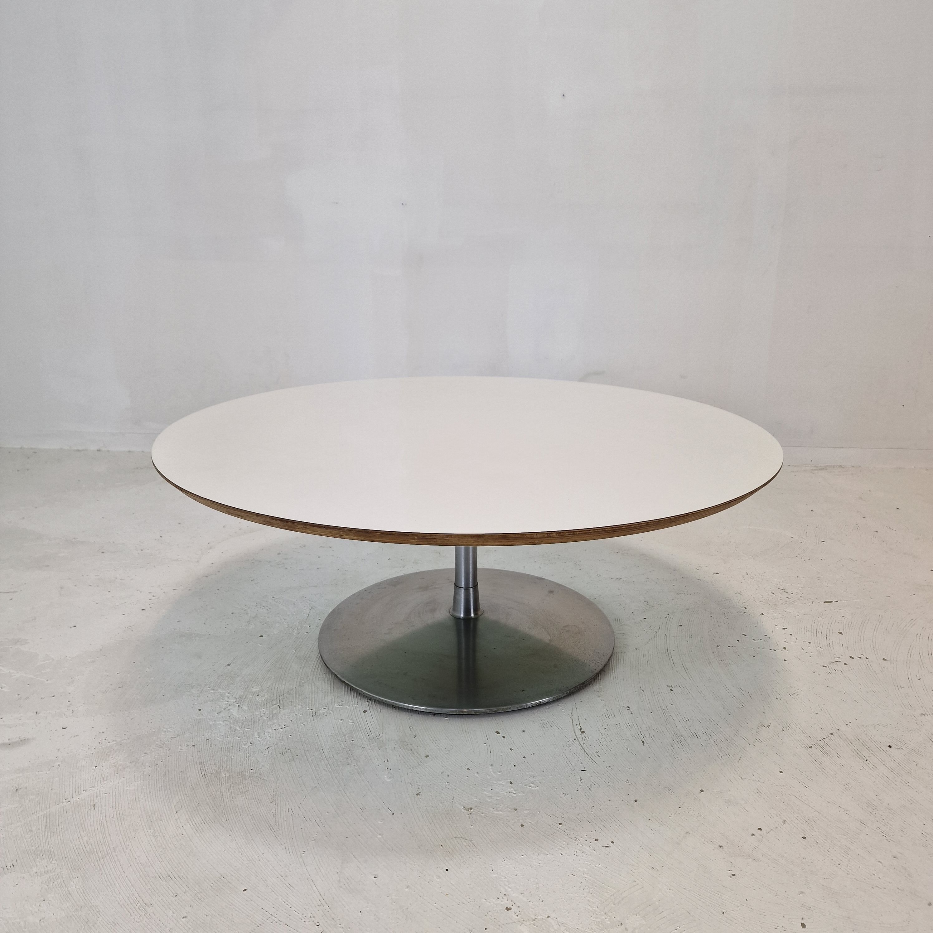 Circle coffee table by Pierre Paulin for Artifort 1960's