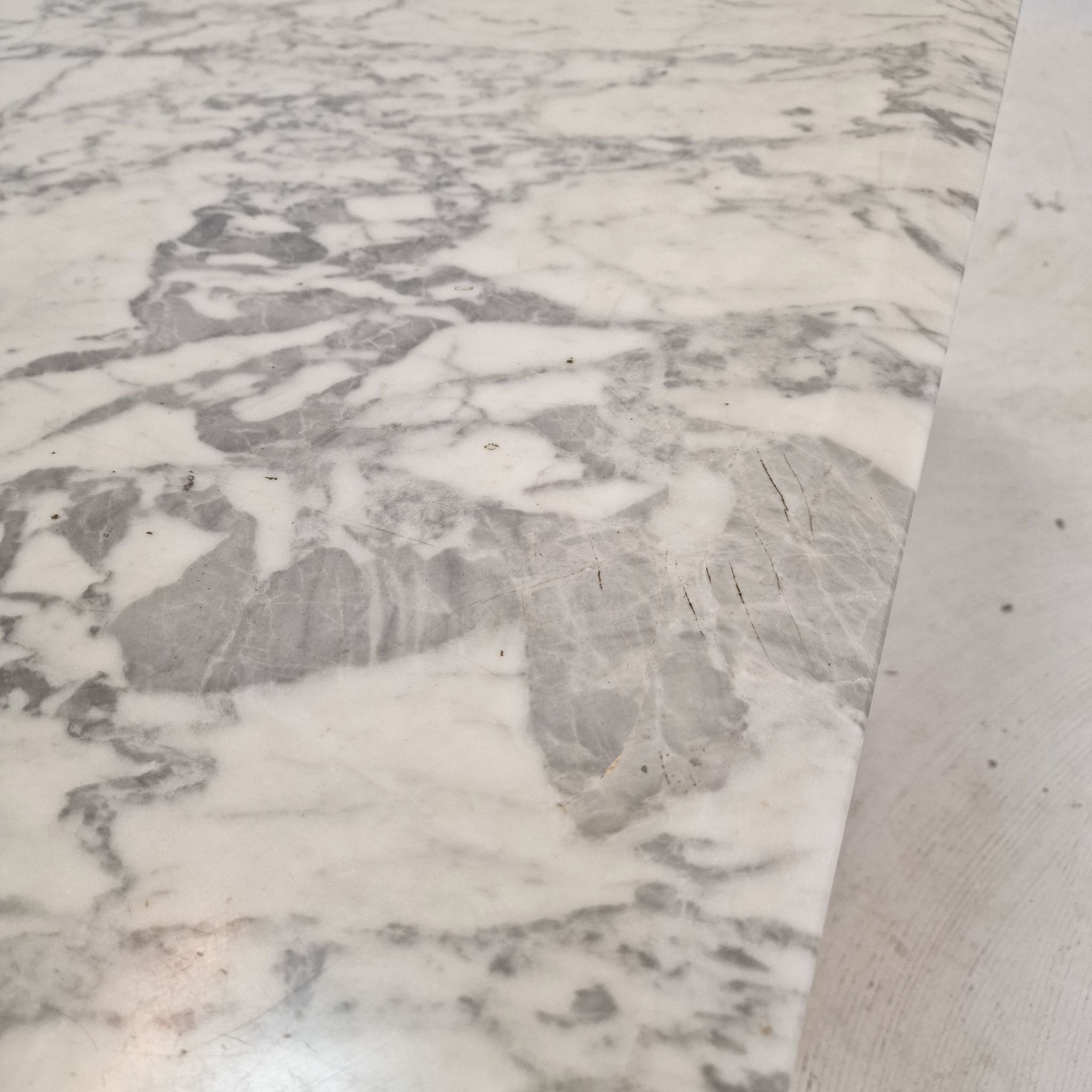 Table basse en marbre italien années 1970