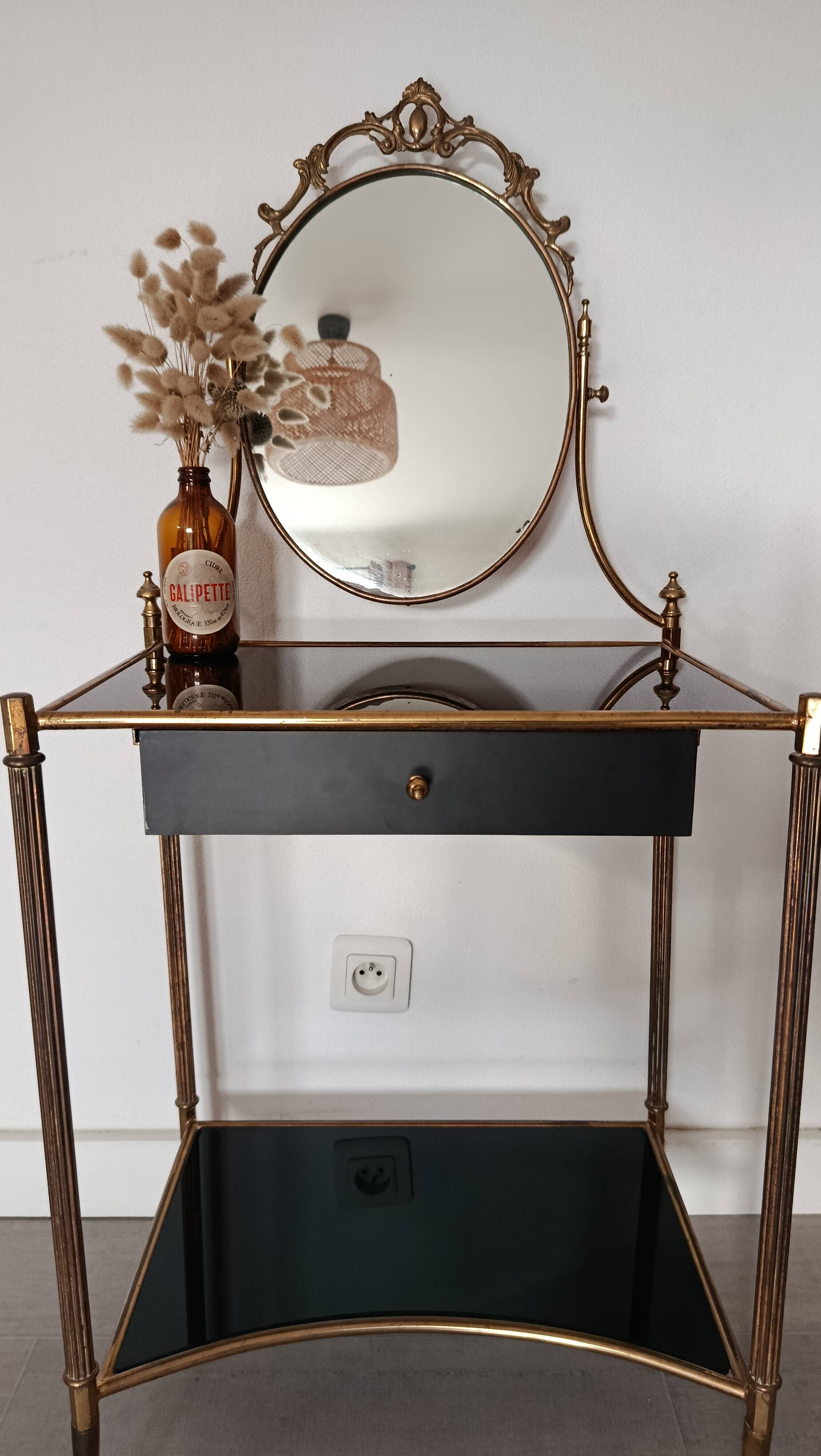 Louis XVI style hairdresser in brass and tempered glass