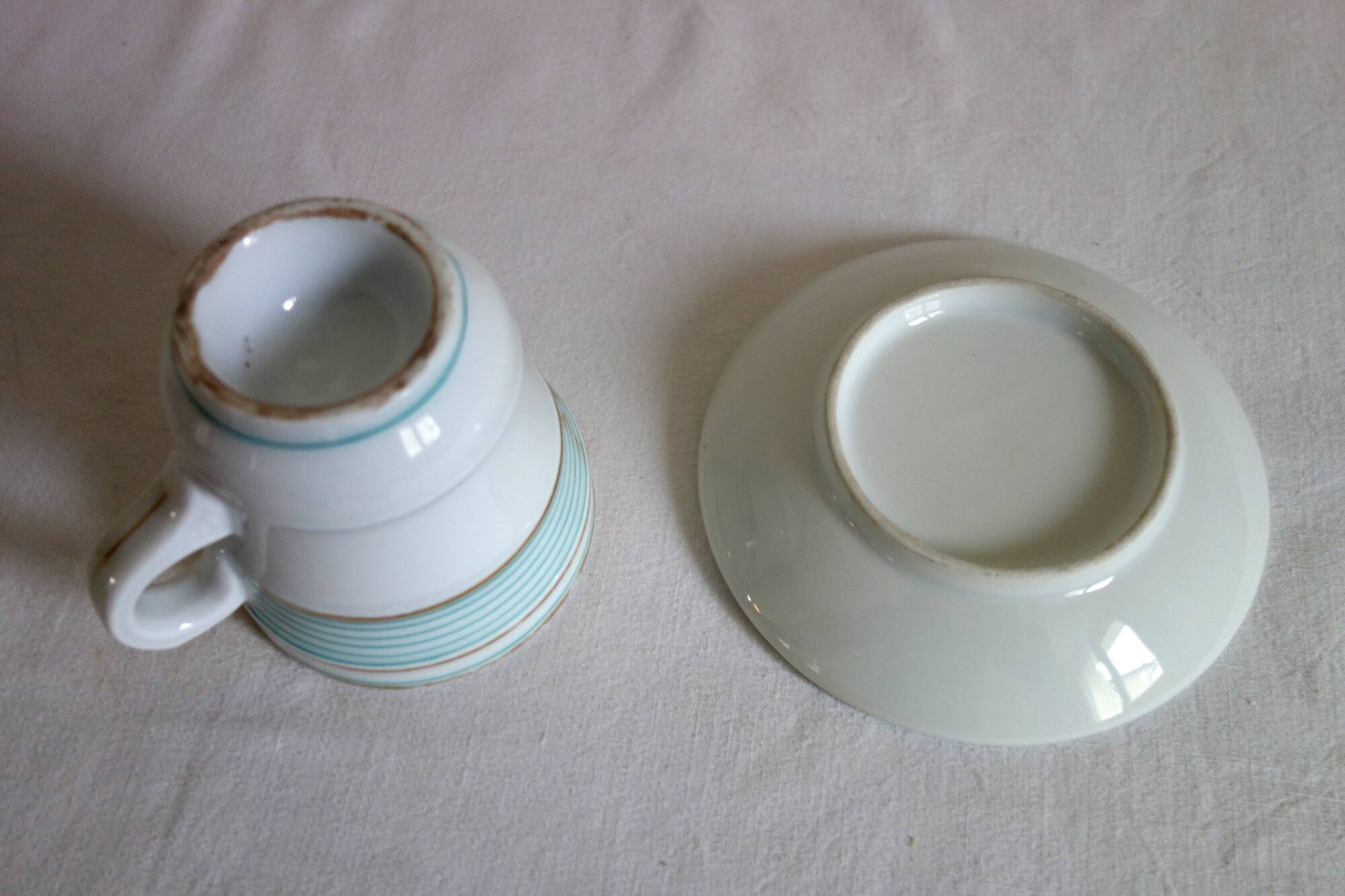8 tasses brulot en porcelaine épaisse, fin XIXème