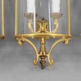 Lot de trois aplliques demi-lune en bronze doré & verre bombé