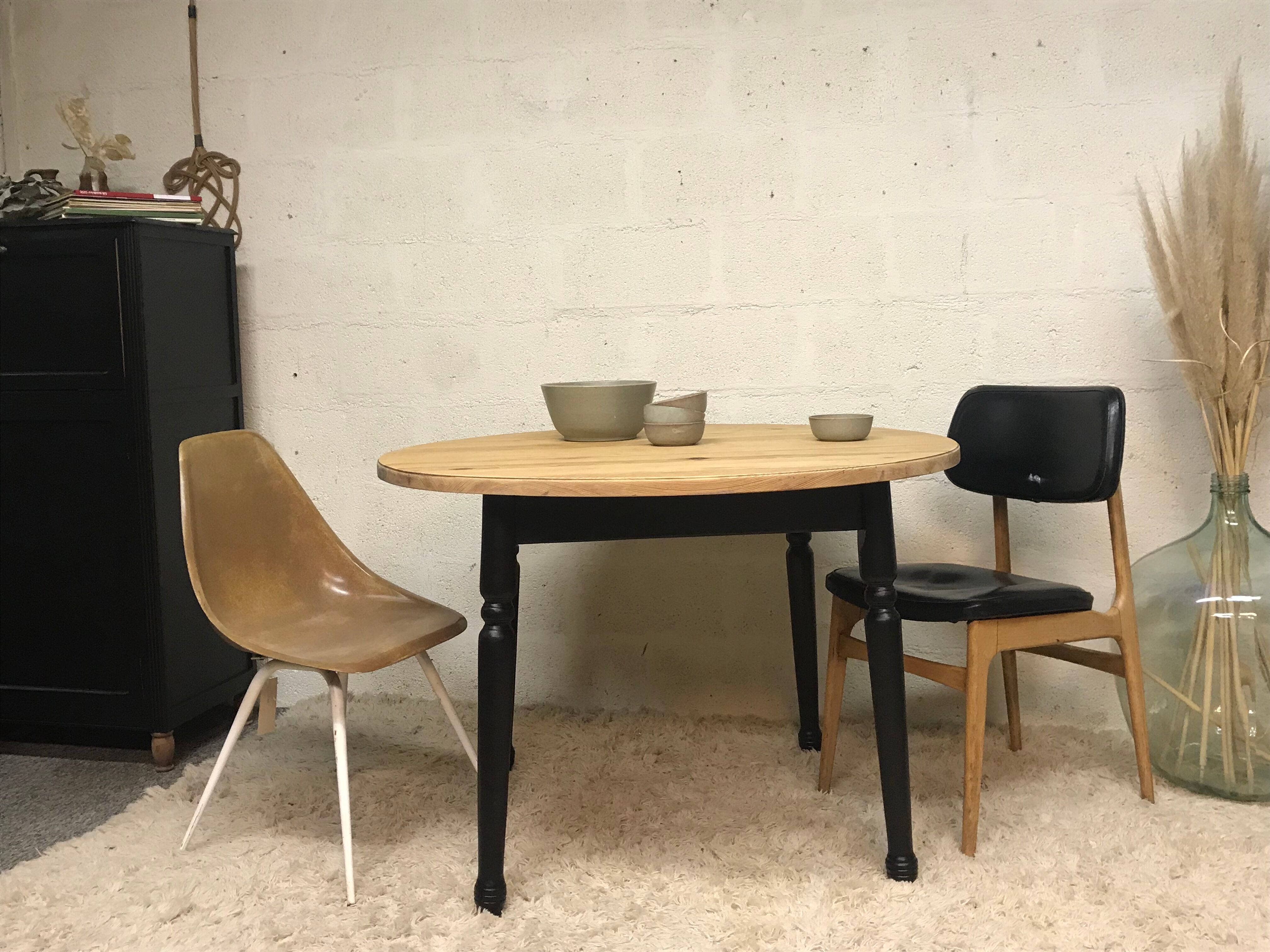 Round table raw wood - black