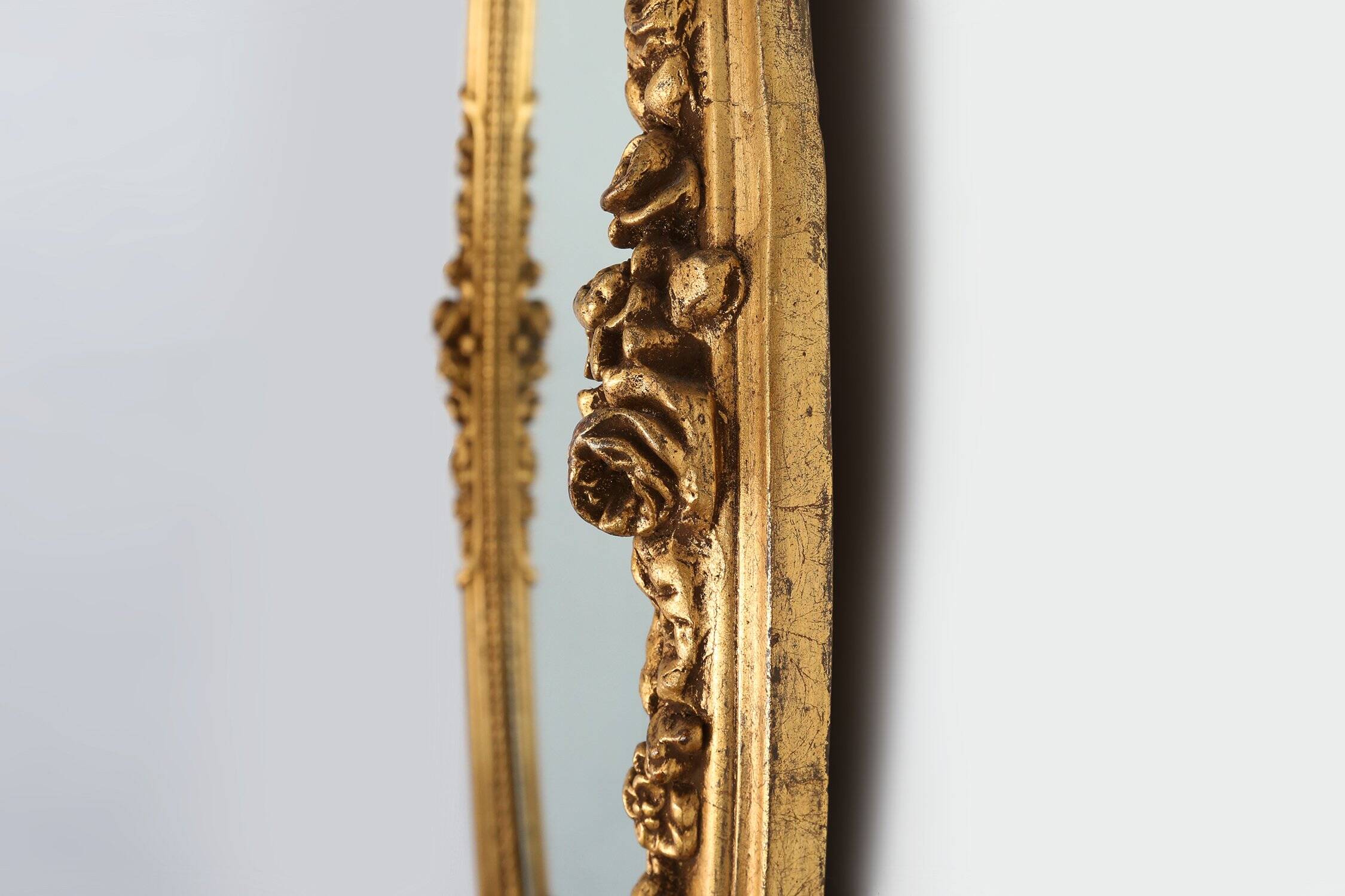 Large Antique Oval Gilt Mirror in Wood and Plaster, Belgium, 1900s