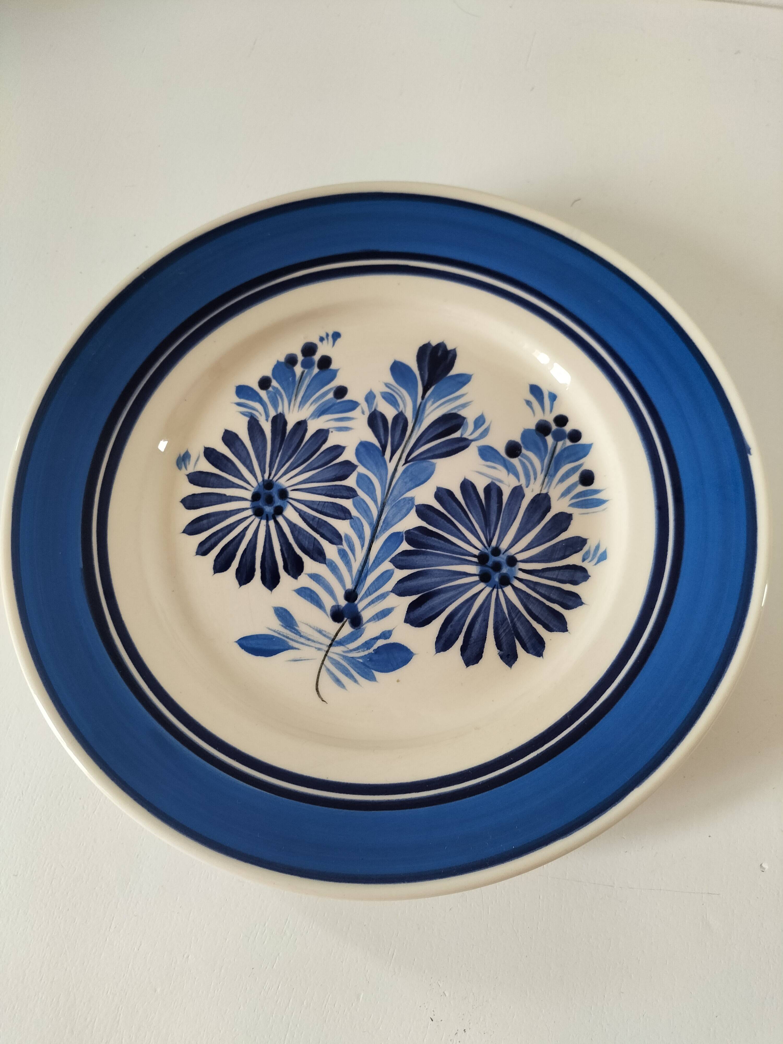 HB Quimper plate with floral decoration from the 60s-70s.
