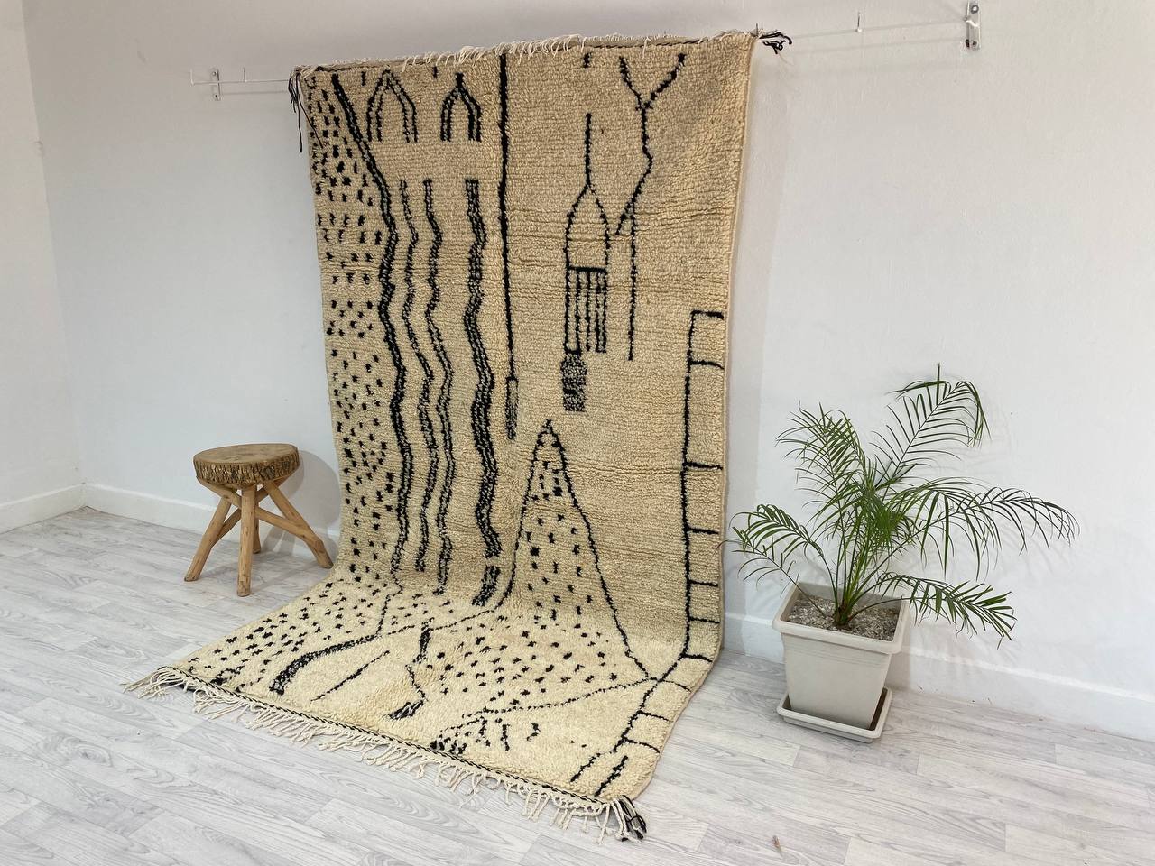 Handmade moroccan berber carpet 260 x 144 cm
