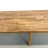 XXL table with 6 legs made of solid pine and rubberwood.