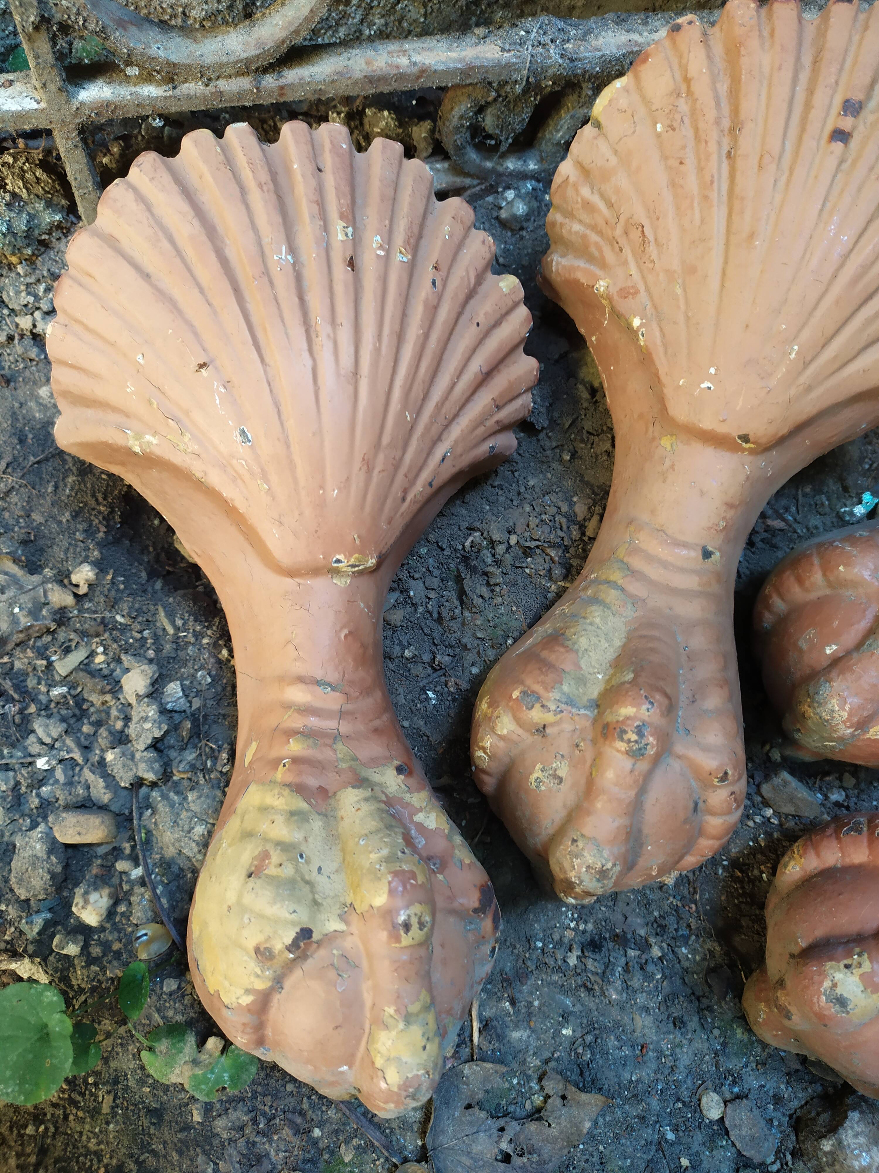 Cast iron bathtub legs