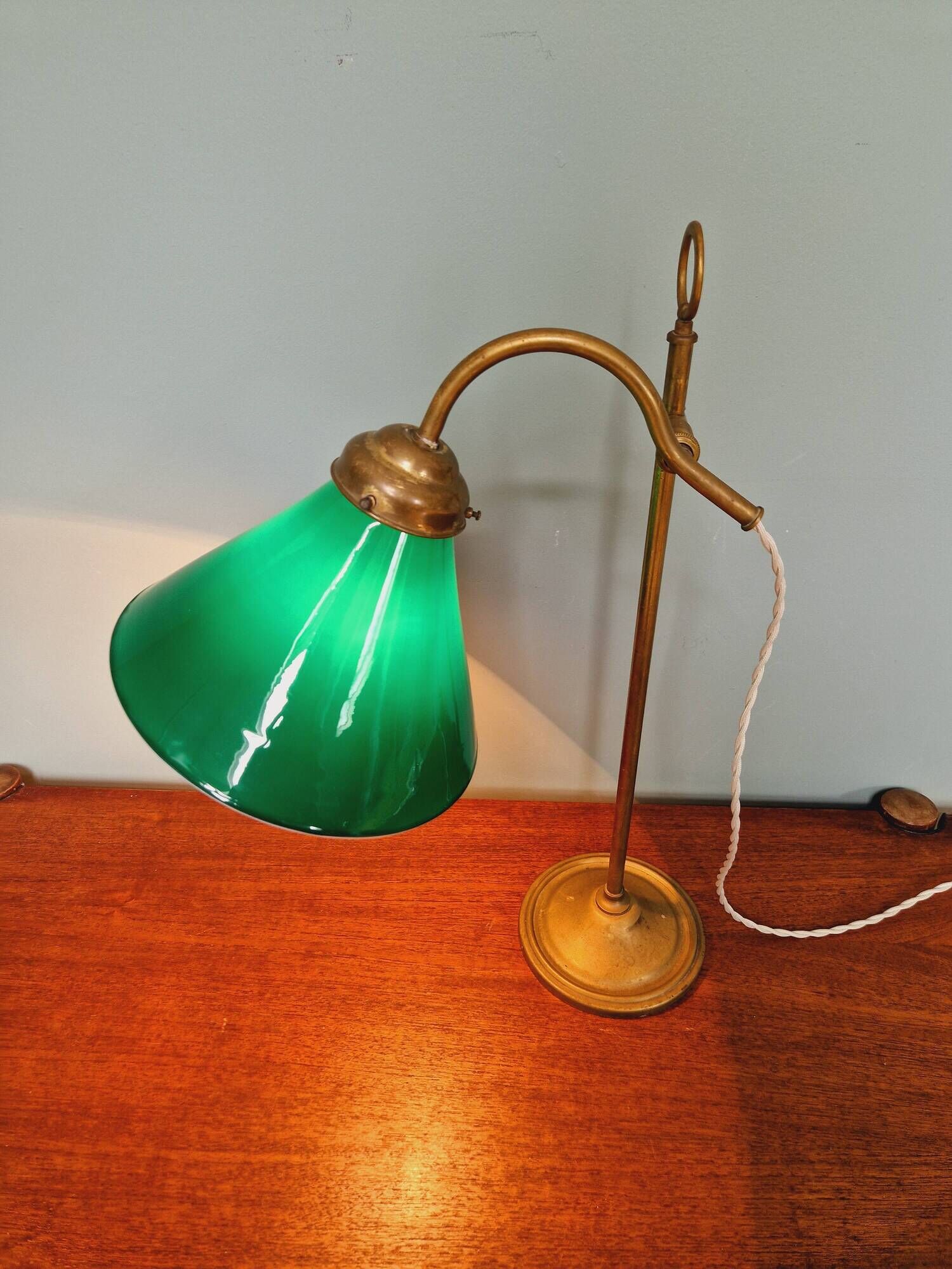 Art Deco desk lamp in brass and conical green opaline, 1920s-30s