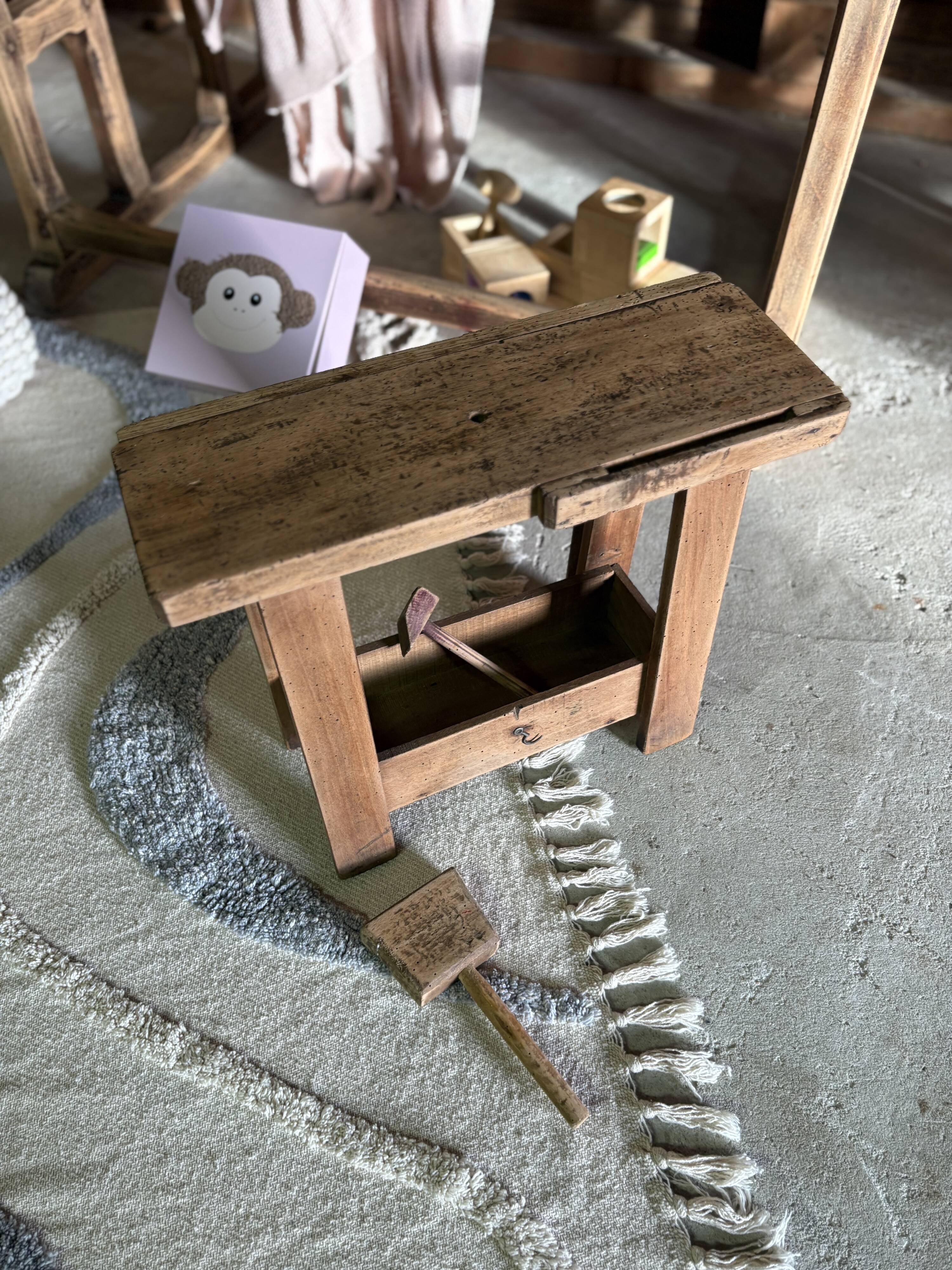 Mini établi enfant en bois avec outils