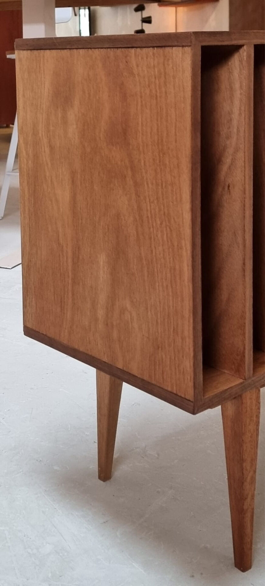 Vidar record cabinet