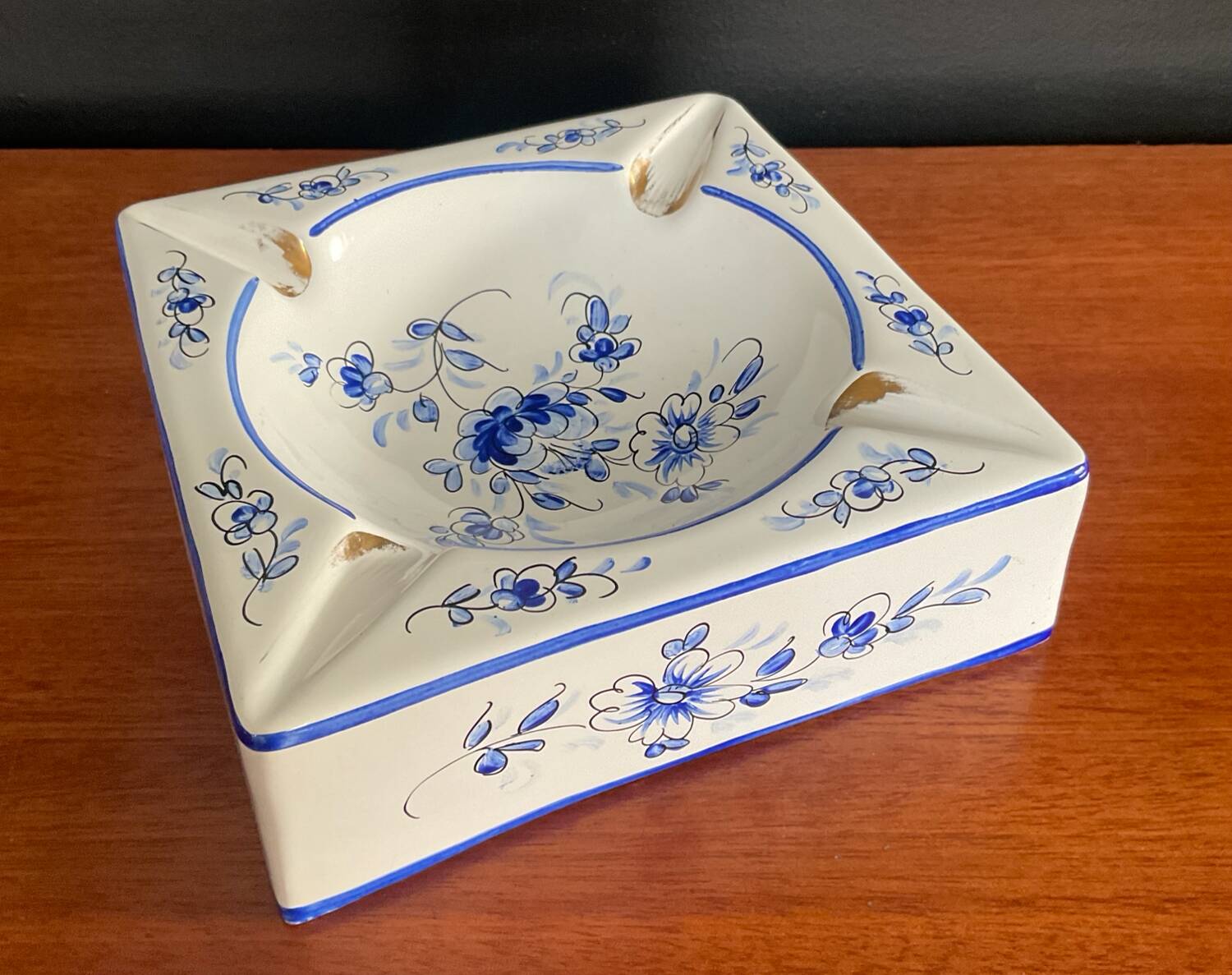 Vintage ceramic ashtray or catchall.