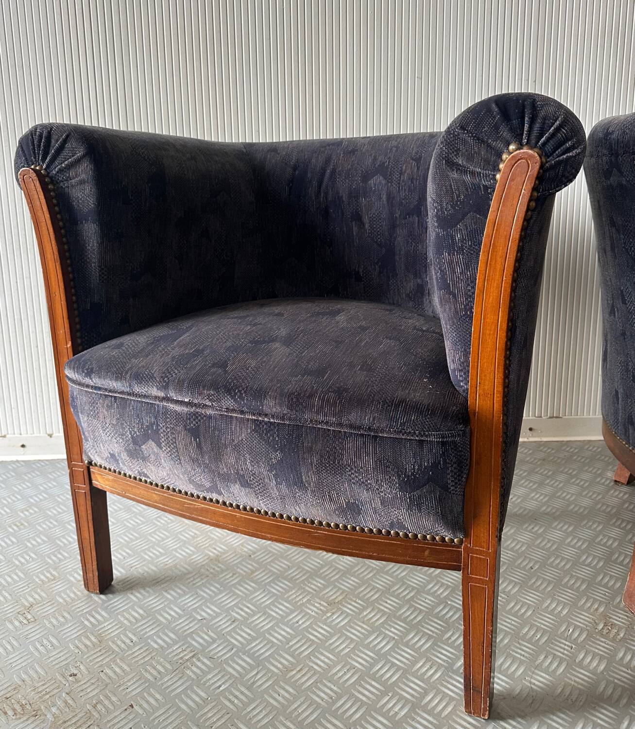 Pair of vintage barrel chairs in blue-grey velvet - 1950s/60s