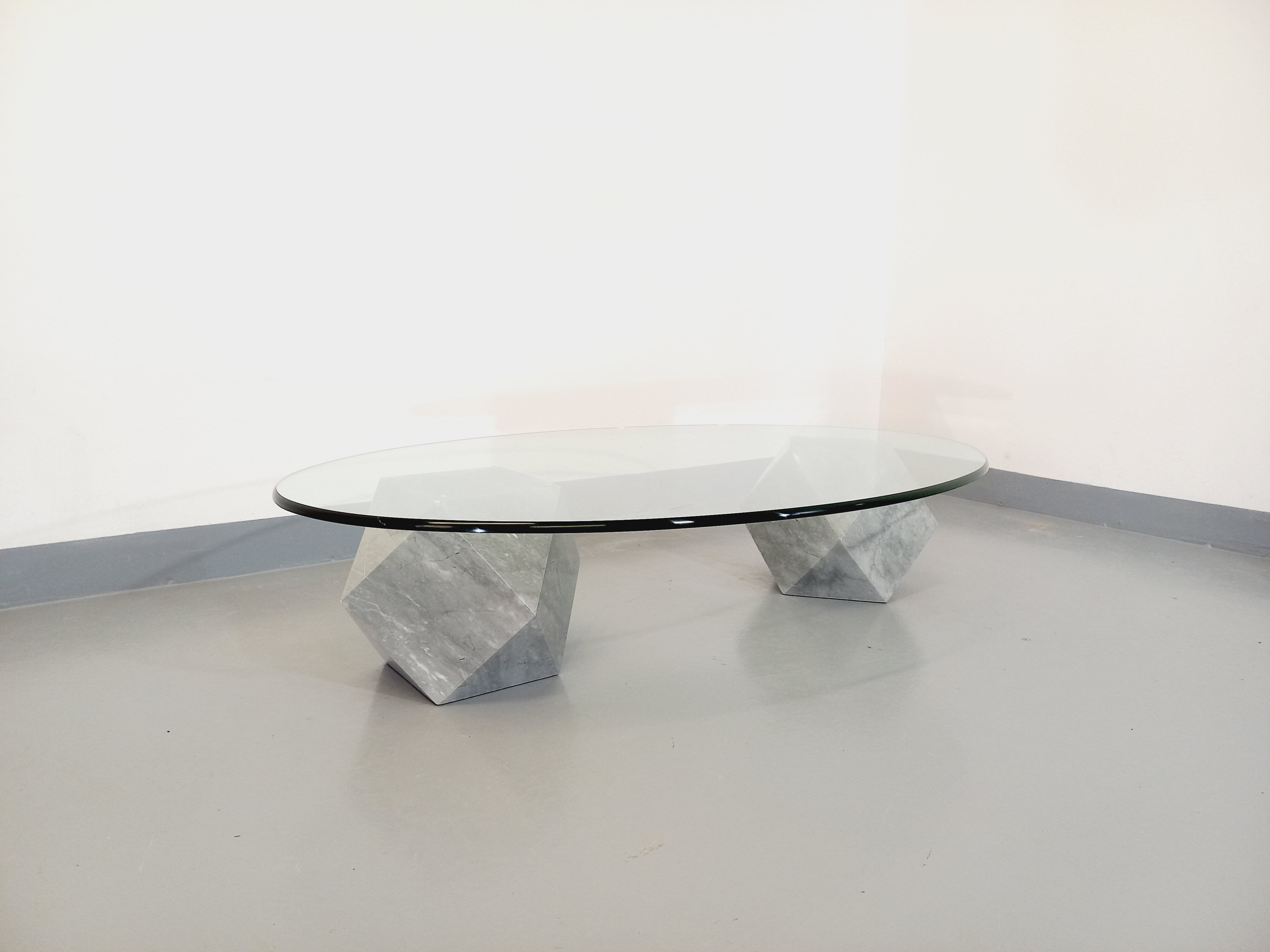 Vintage vignelli oval italian coffee table for casigliani in marble and glass from the 70s