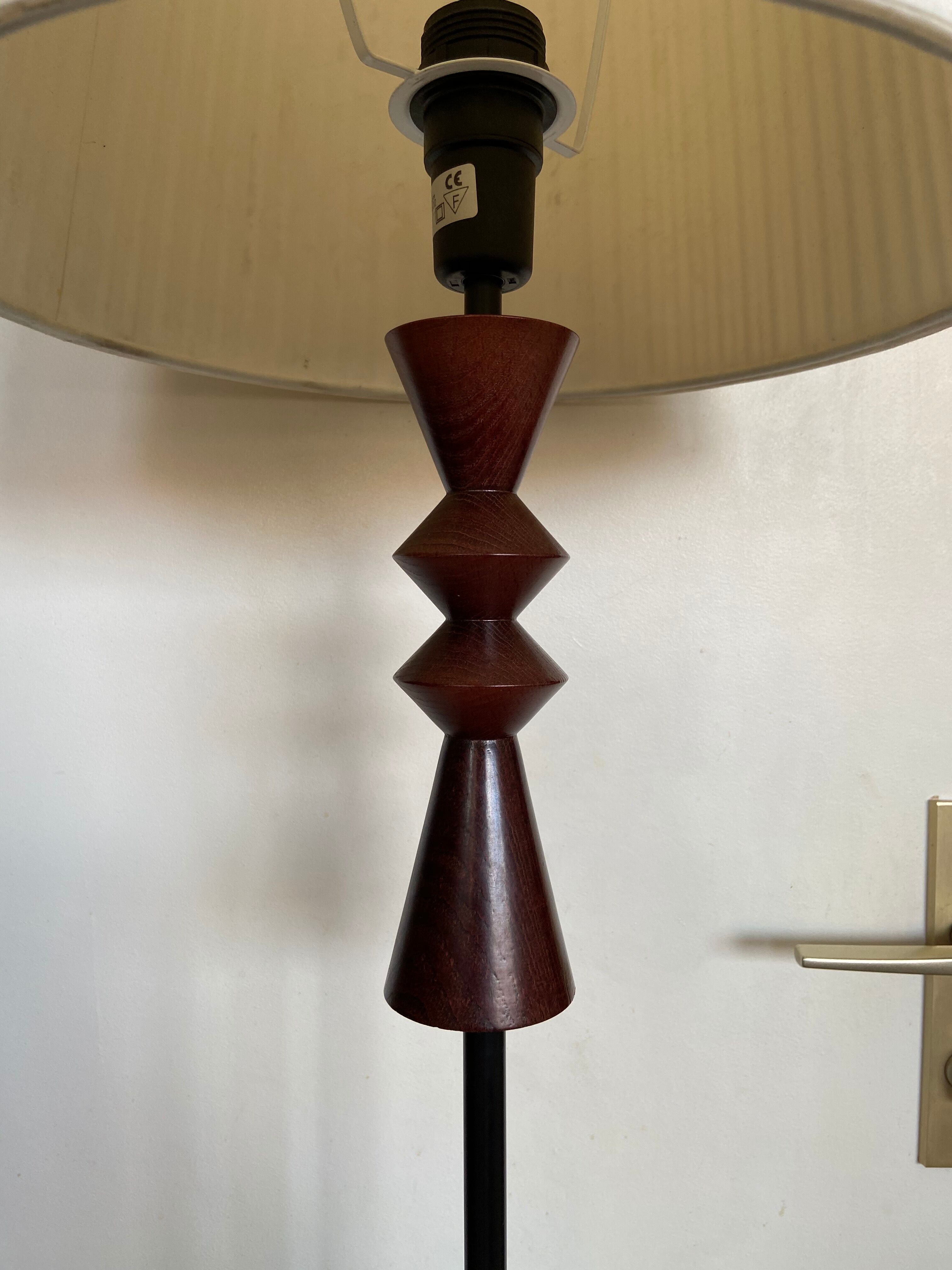 Wooden and metal lamppost