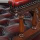 Fauteuil de bureau Chesterfield pivotant classique rouge en cuir de vachette sur roulettes