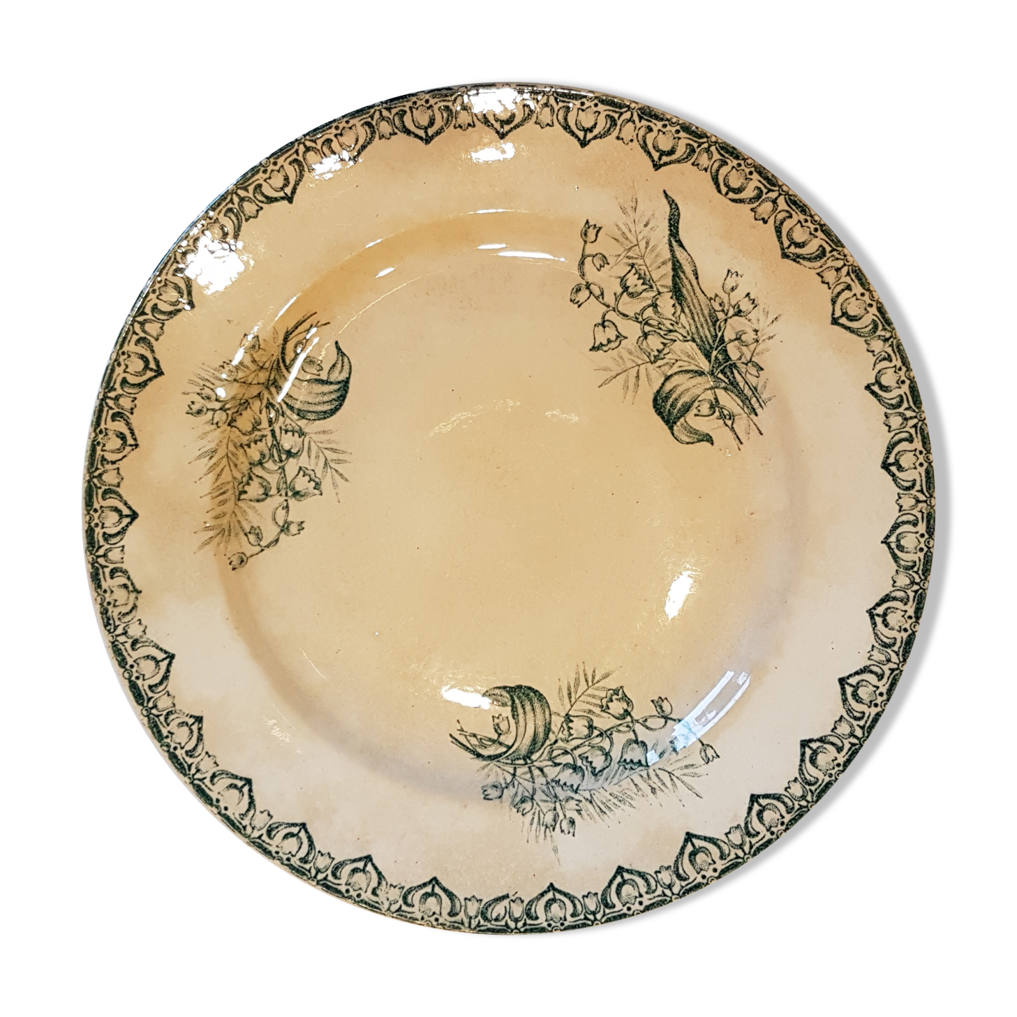Assiette en faïence de  St Amand
