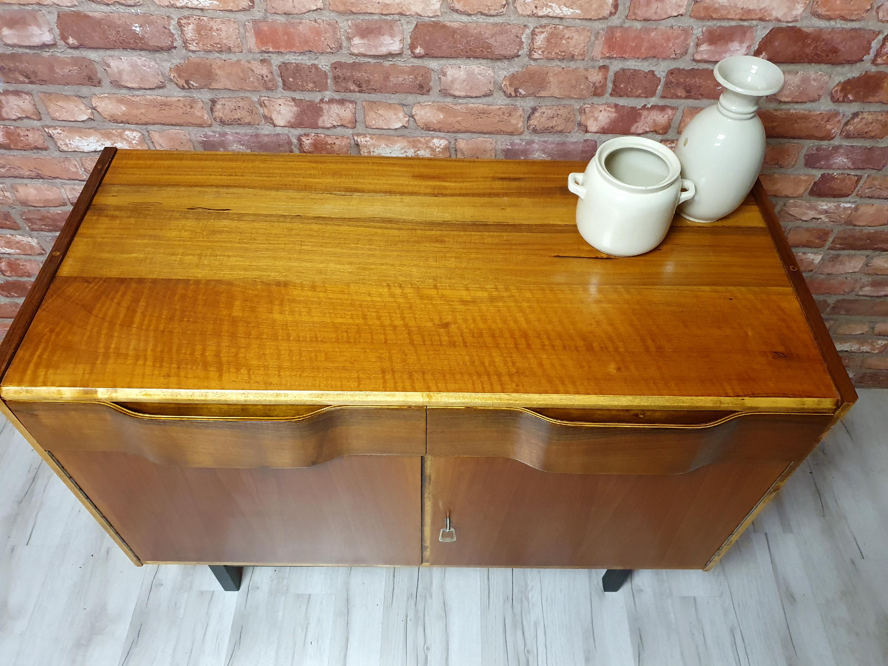 Buffet rénové vintage, Pologne, années 60