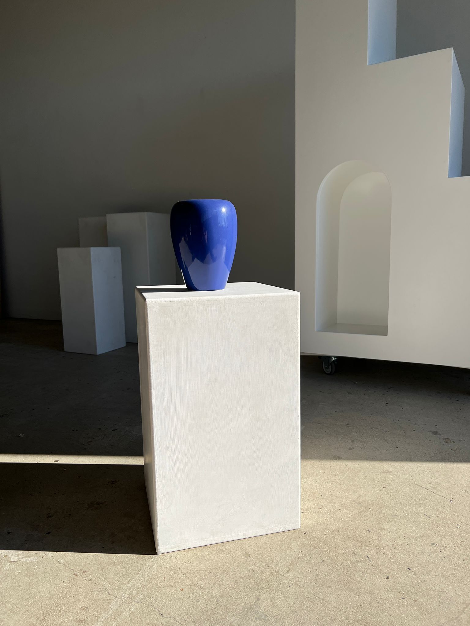 Modern vase oblong dark blue / dark purple H:19cm