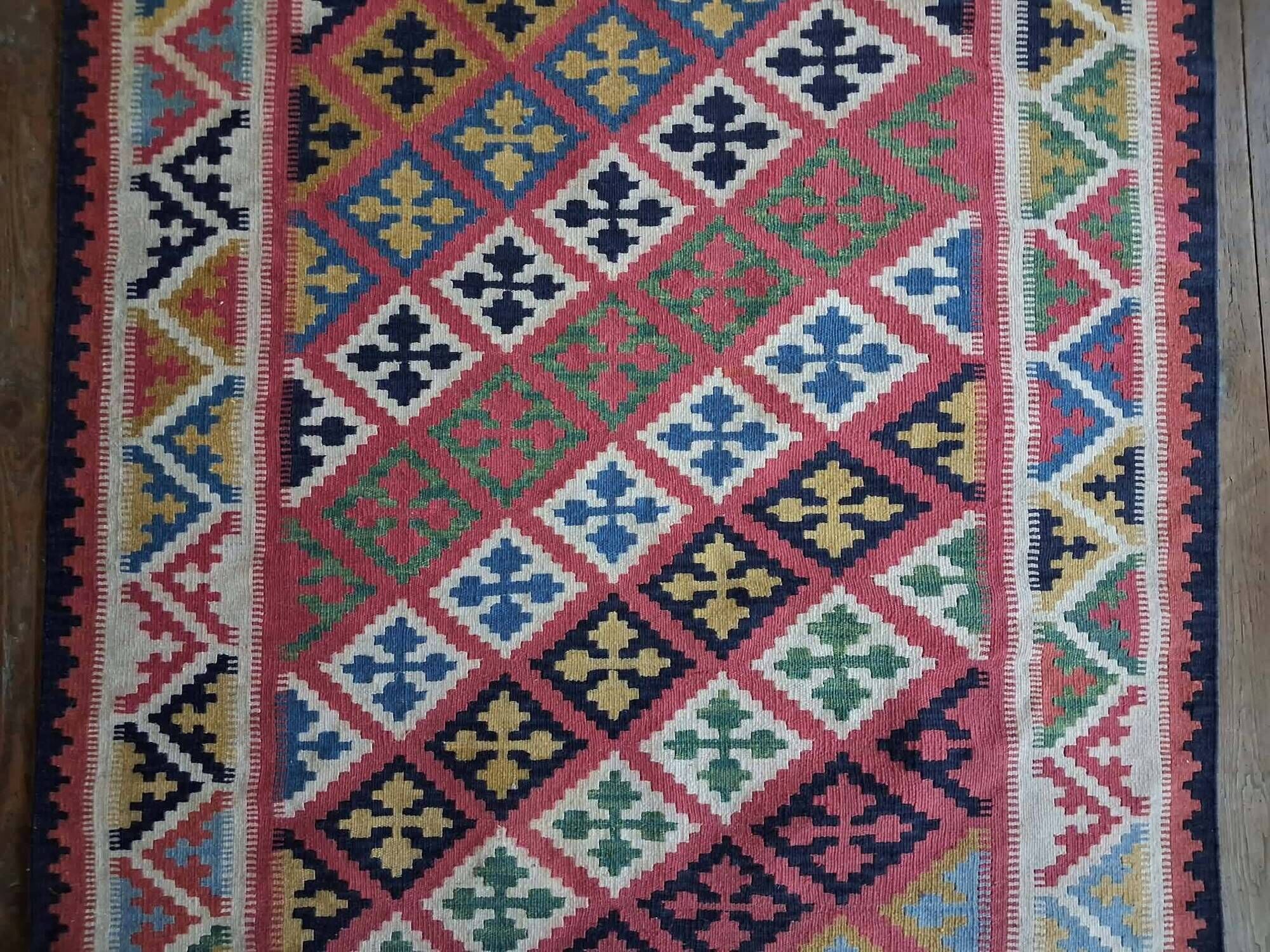 Handmade Persian Qashqai rug 180x135cm