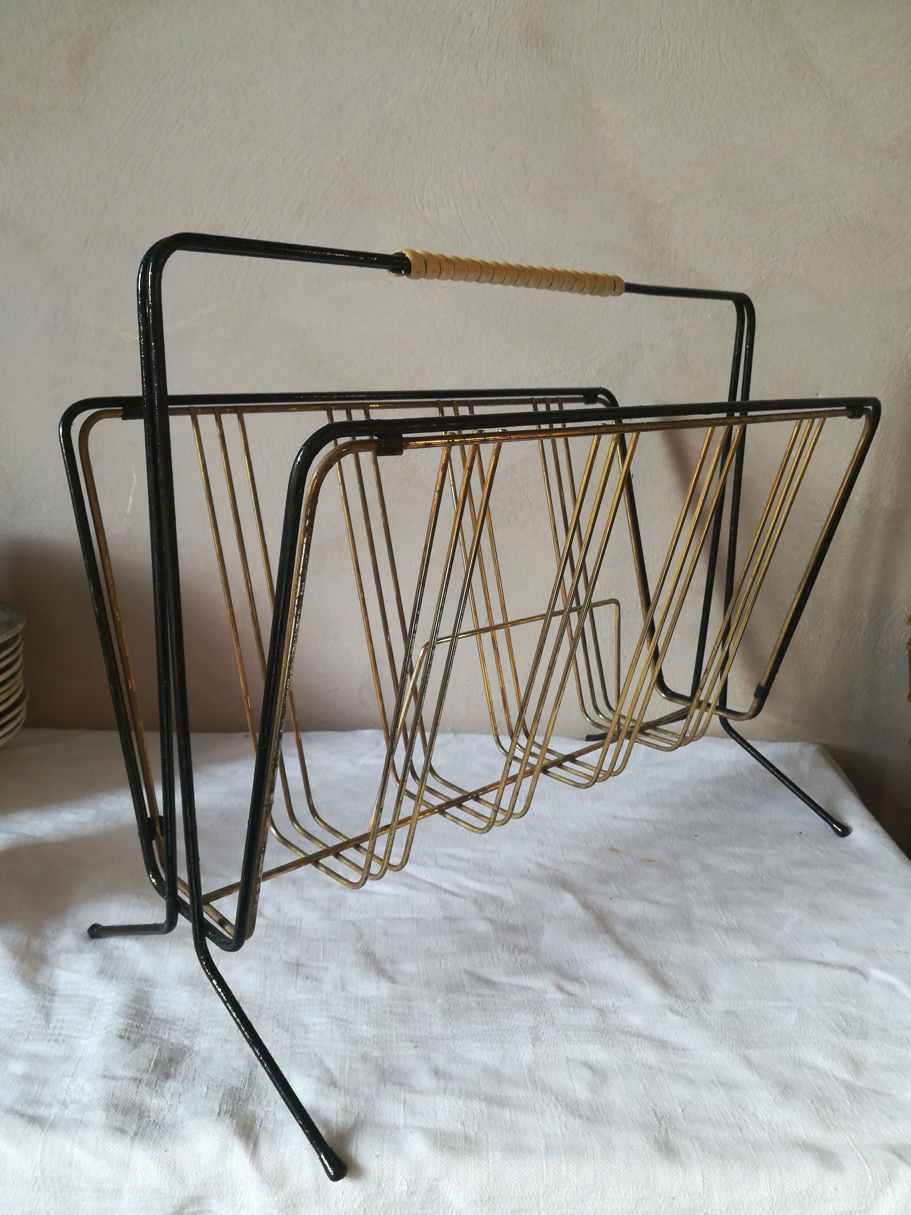 Metal magazine holder