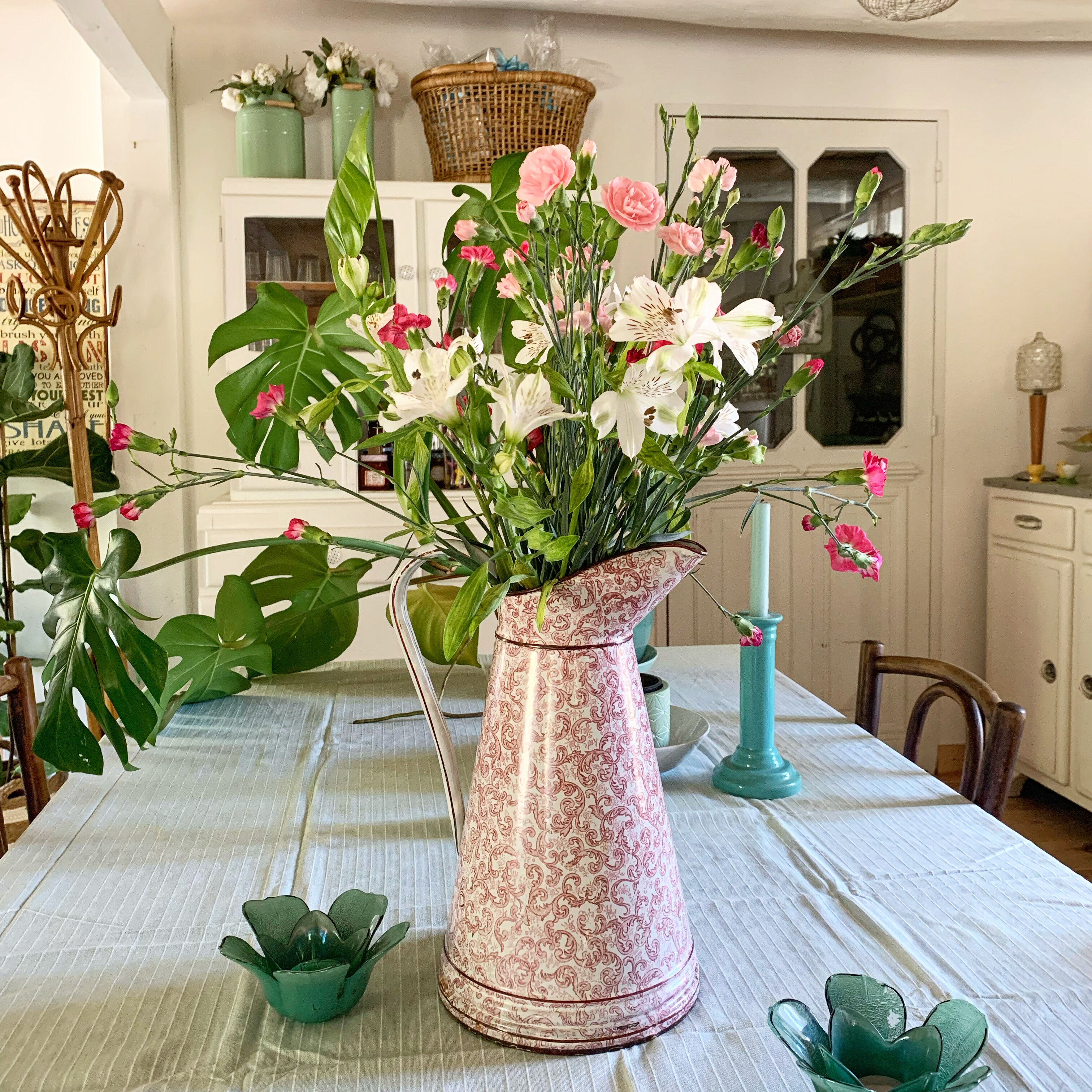 Broc vintage enamel pink and white