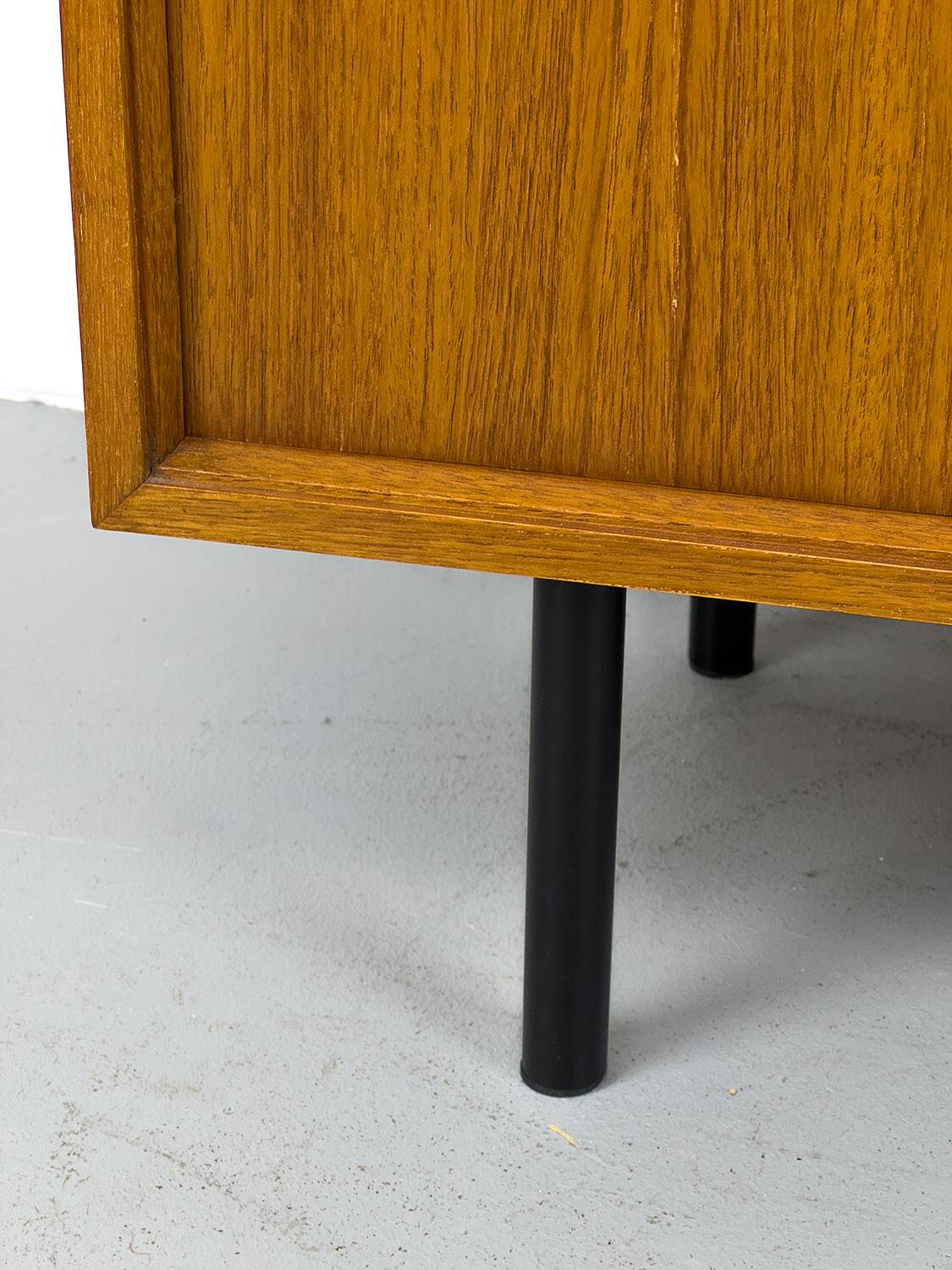 Buffet vintage en teck avec portes coulissantes, 1971