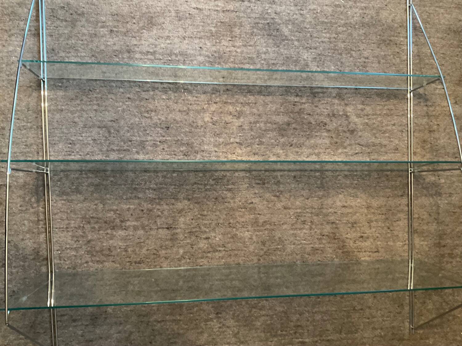 Half-moon design shelf in chromed metal and glass