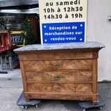 Commode Louis Philippe en ronce de noyer et marbre gris