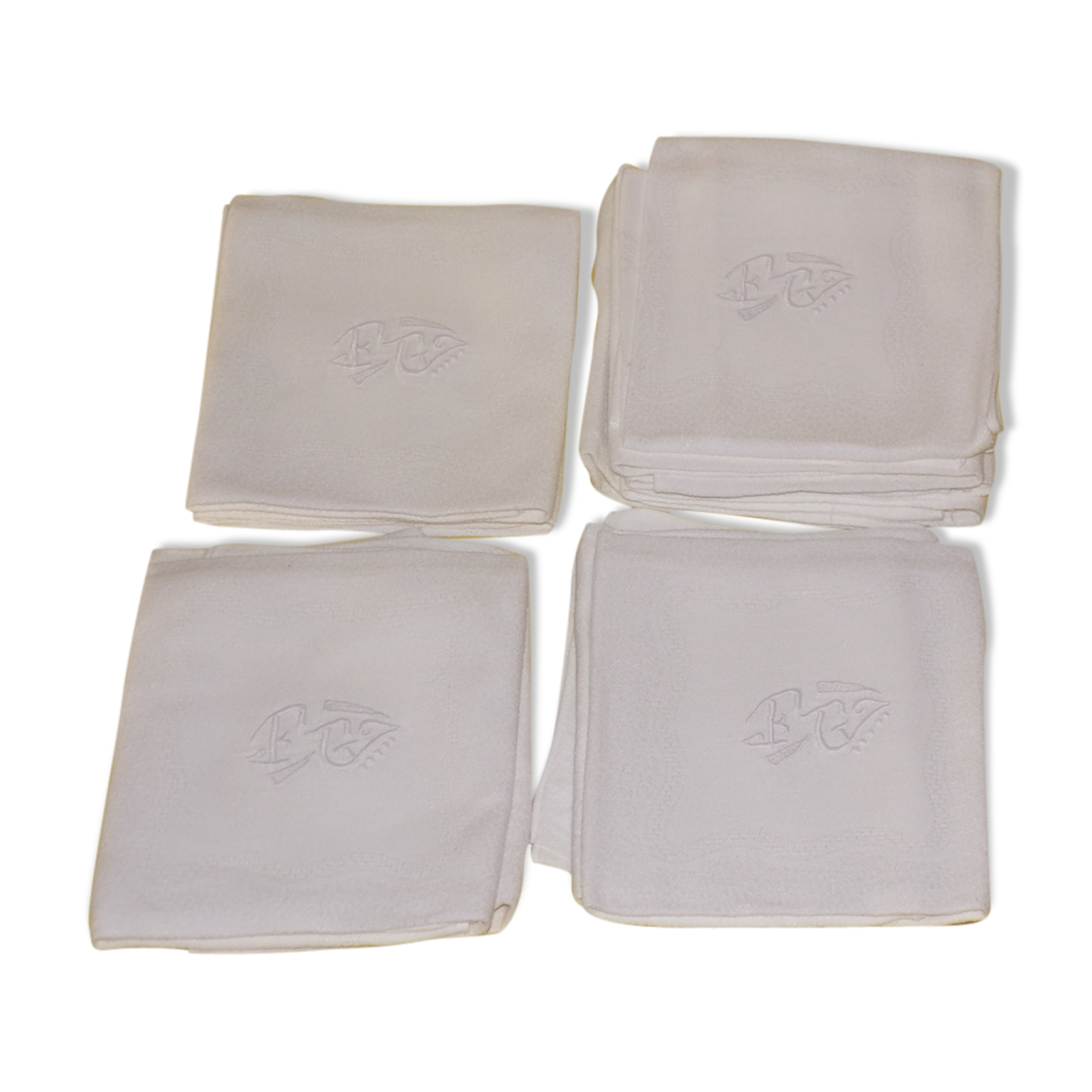 Lot of 11 towel monograms "FW"