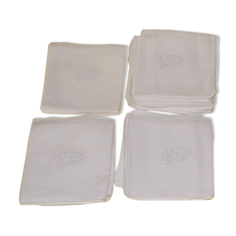 Lot de 11 serviettes monogrammes "FW"