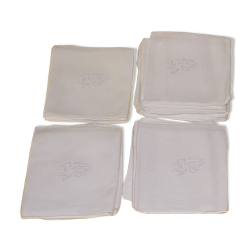 Lot de 11 serviettes monogrammes "FW"