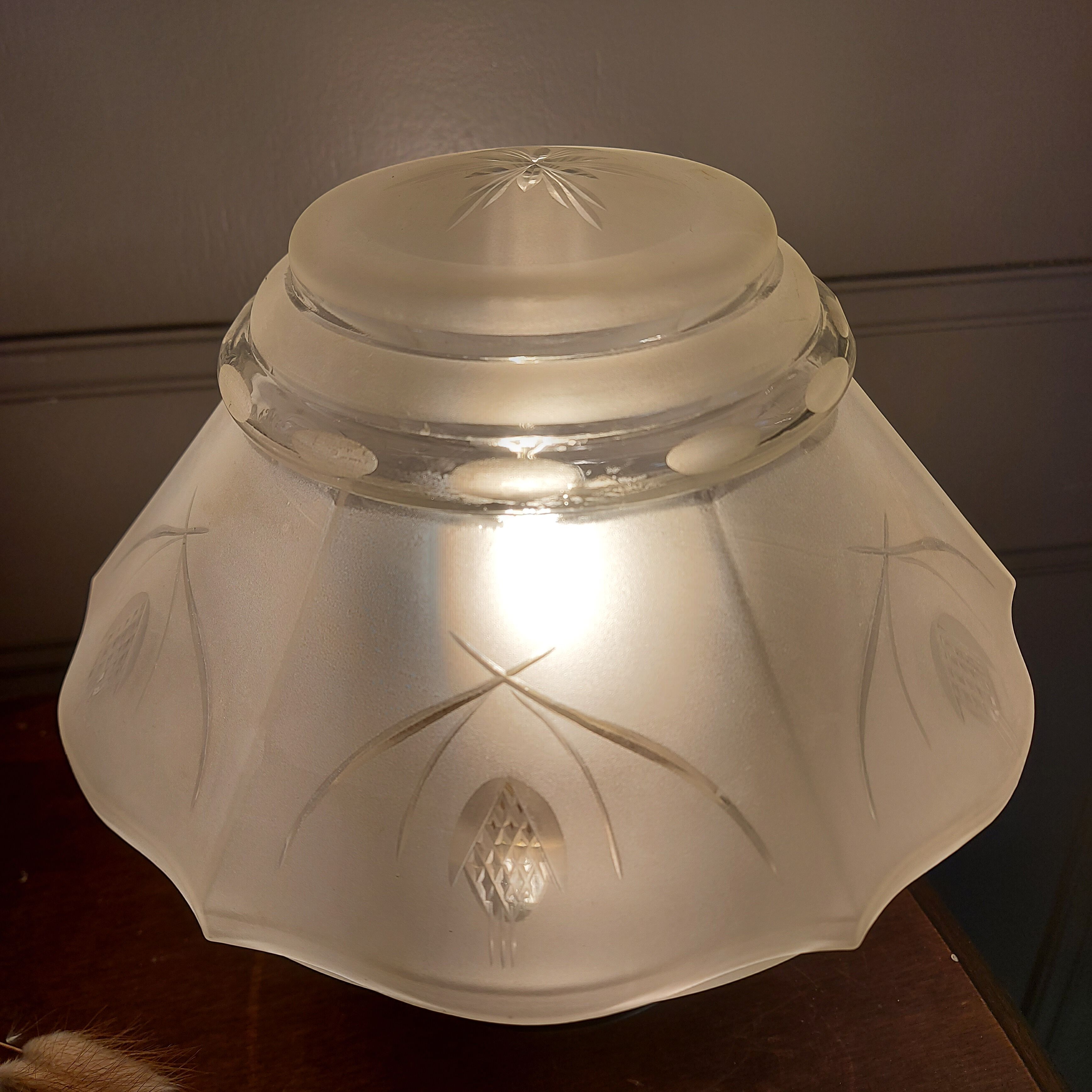 White art-deco lamp