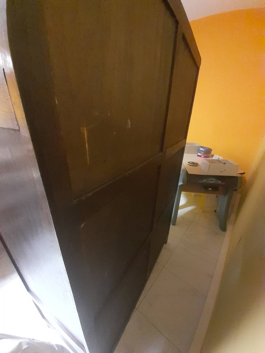 Glass cabinet/display cabinet/bookshelf