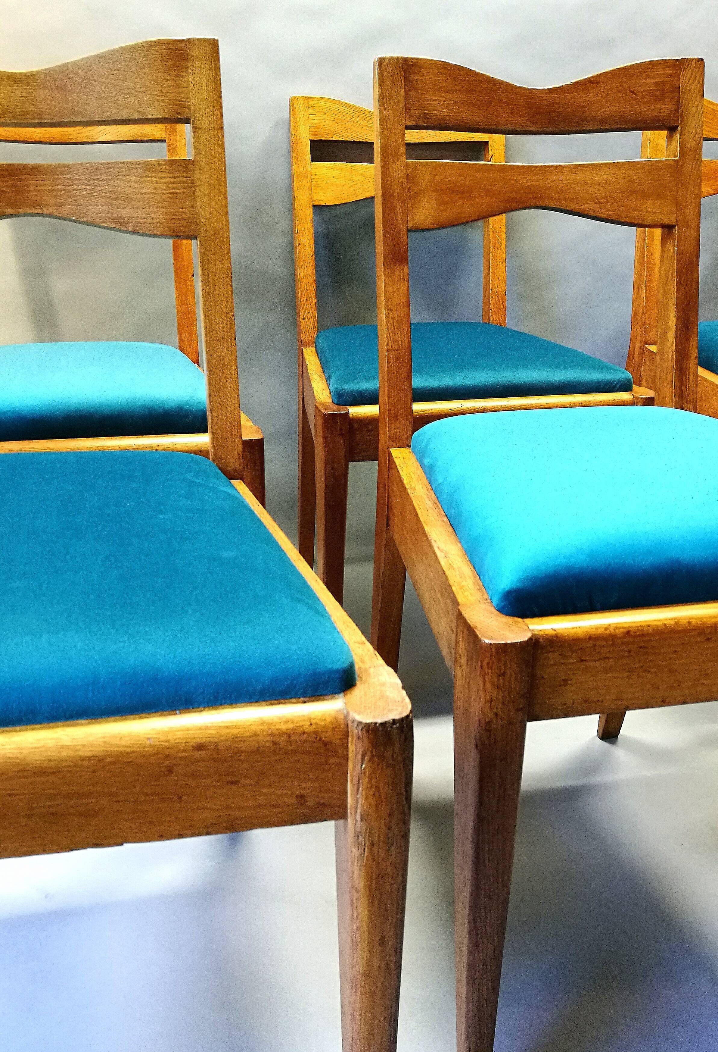 Suite de 6 chaises années 40-50 chêne et velour bleu