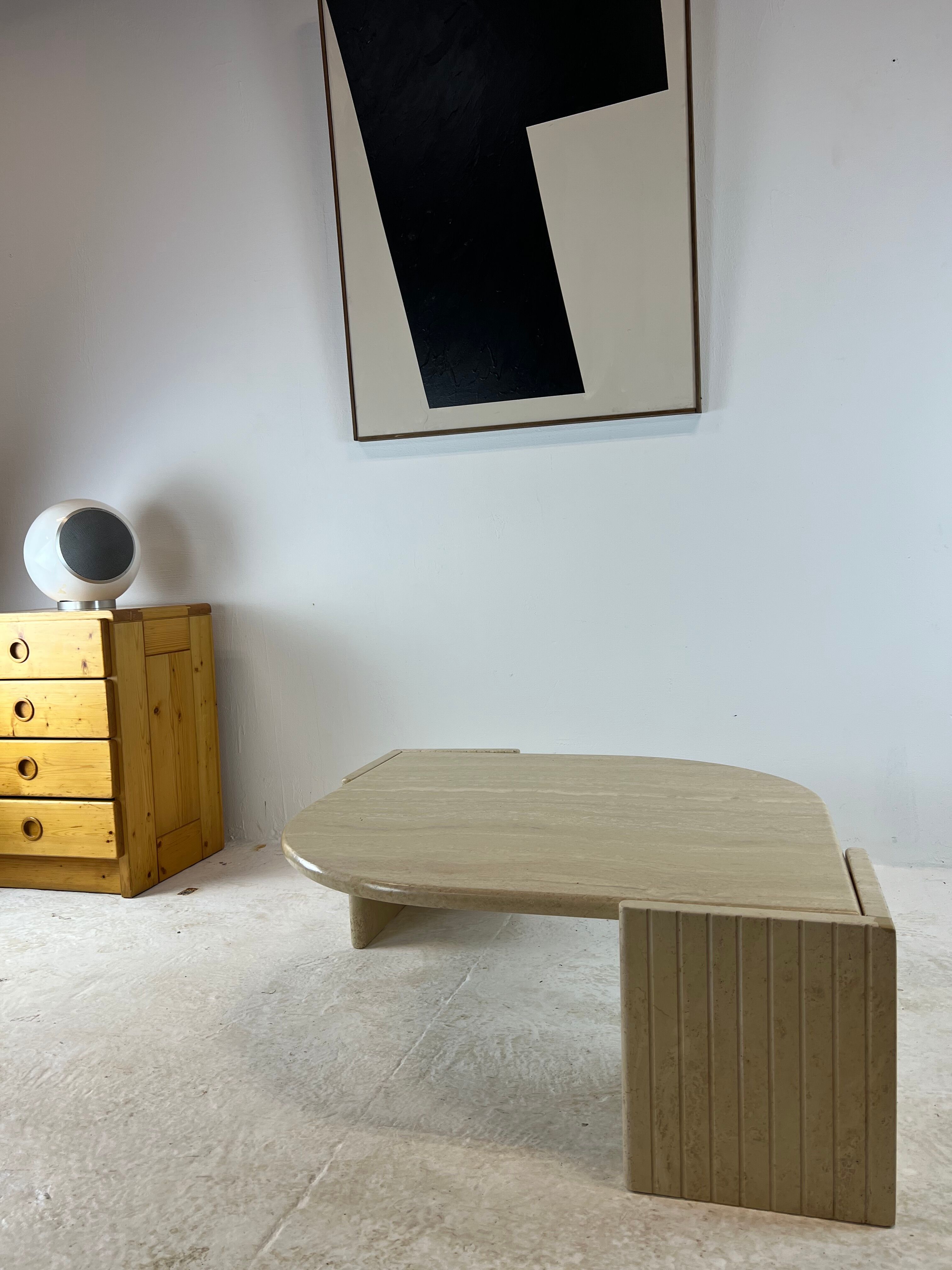Coffee table Roche Bobois "eye" in travertine, 1970