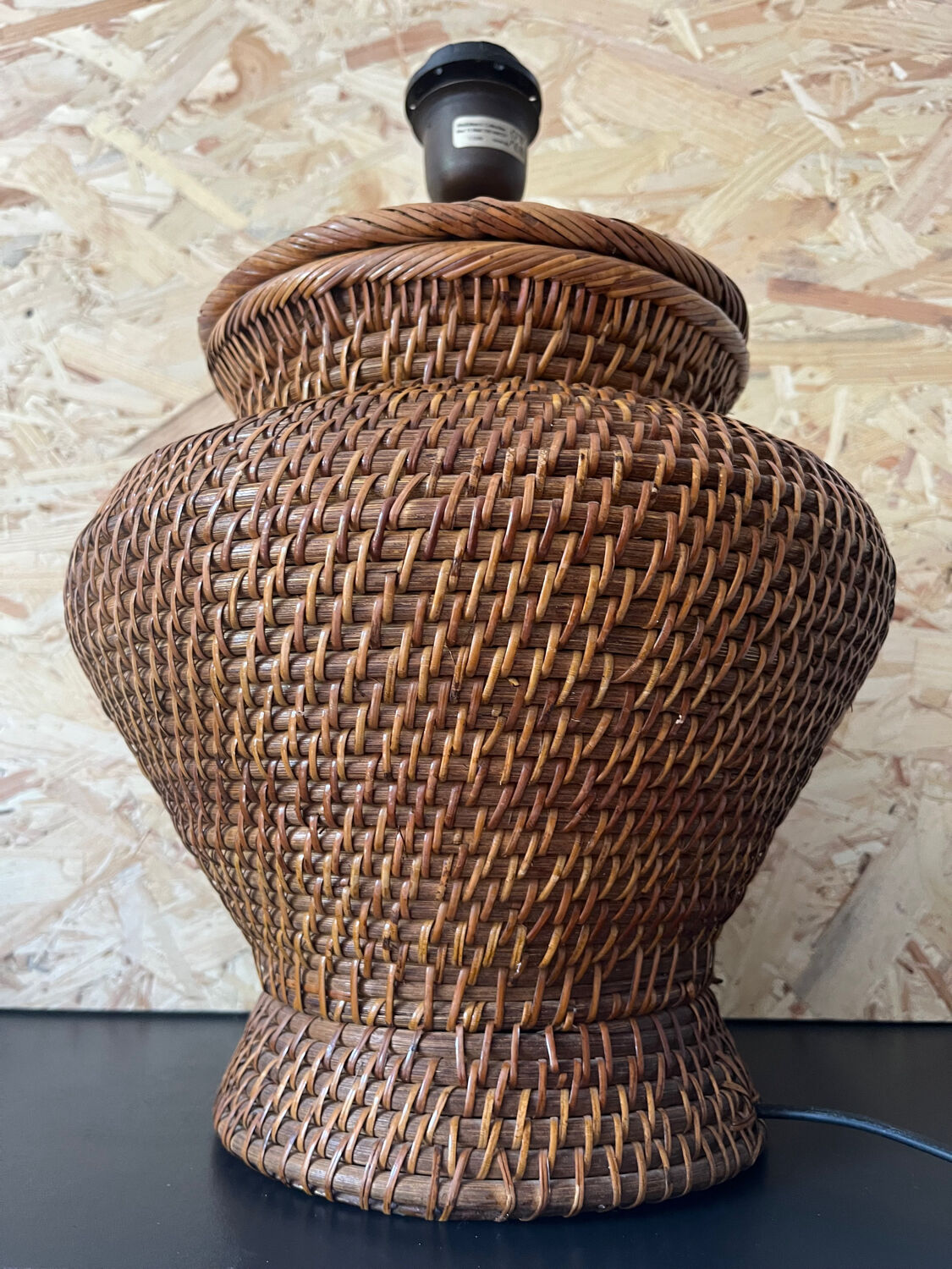 Wicker lamp foot