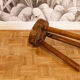 Tabouret tripode en bois massif