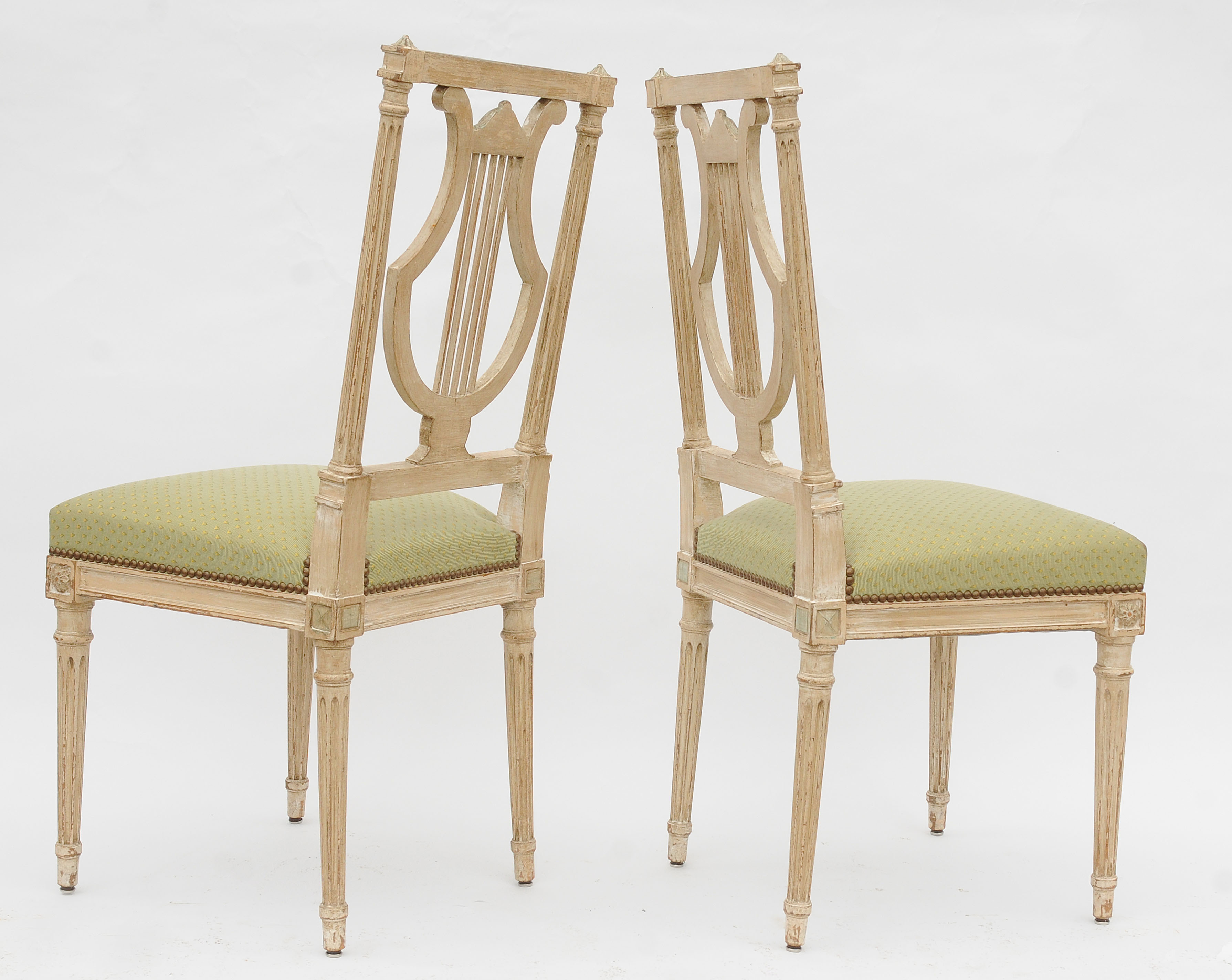 Série de 4 chaises à dossier lyre