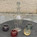 Liqueur carafe, or aperitif, carved with floral decoration in transparent glass and 4 polka dot glasses