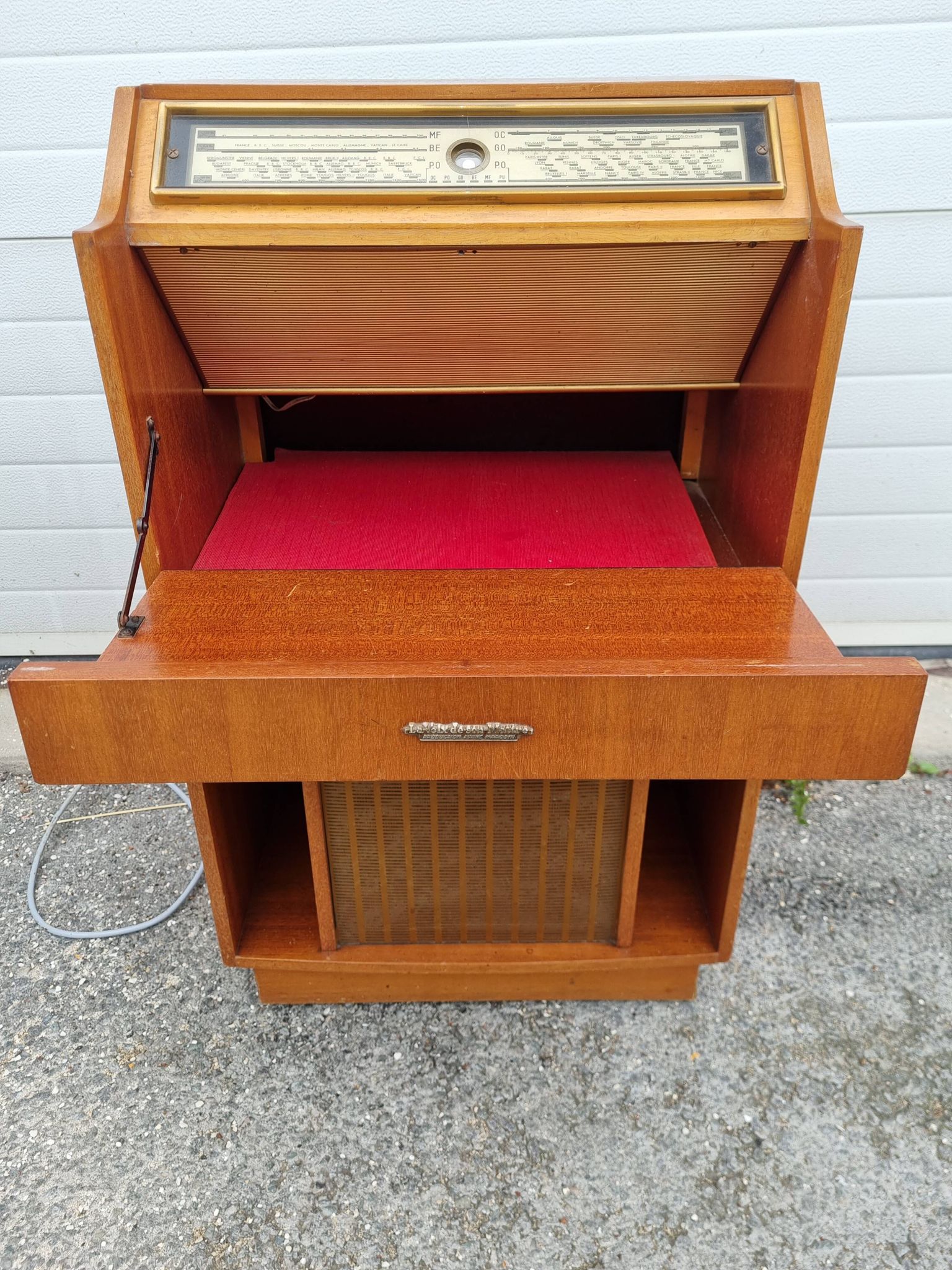 Hi-fi furniture from the 1940s/50s.